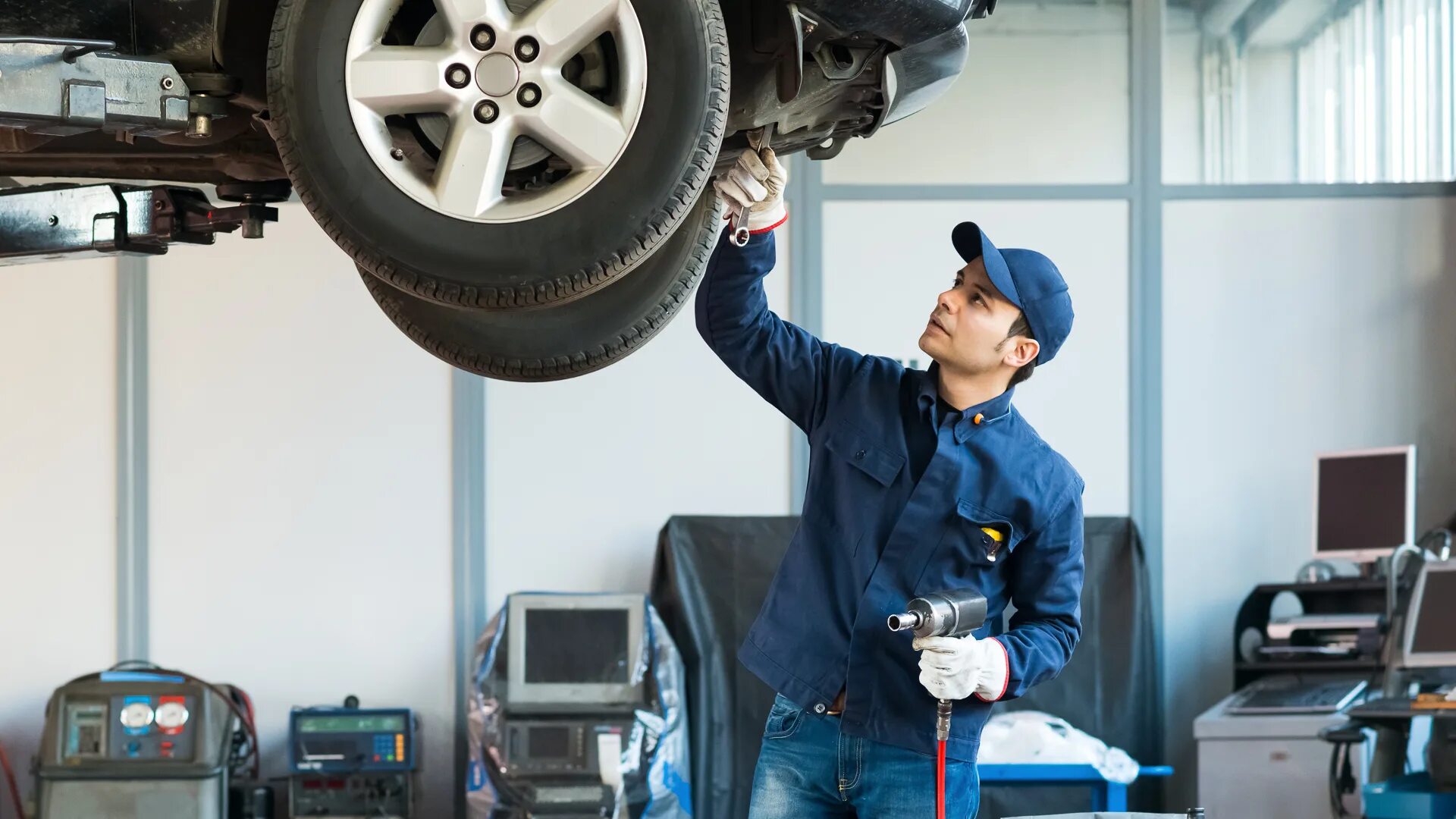 механика фото. автомеханик. автомеханик и автослесарь в чем разница. профессия автомеханик. профессия автомеханик.