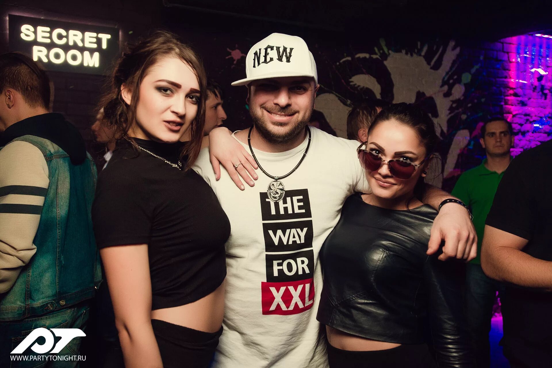 улей набережные челны рестоклуб. сикрет рум набережные челны. Secret room логотип. Chillout набережные челны. квест рум набережные челны.