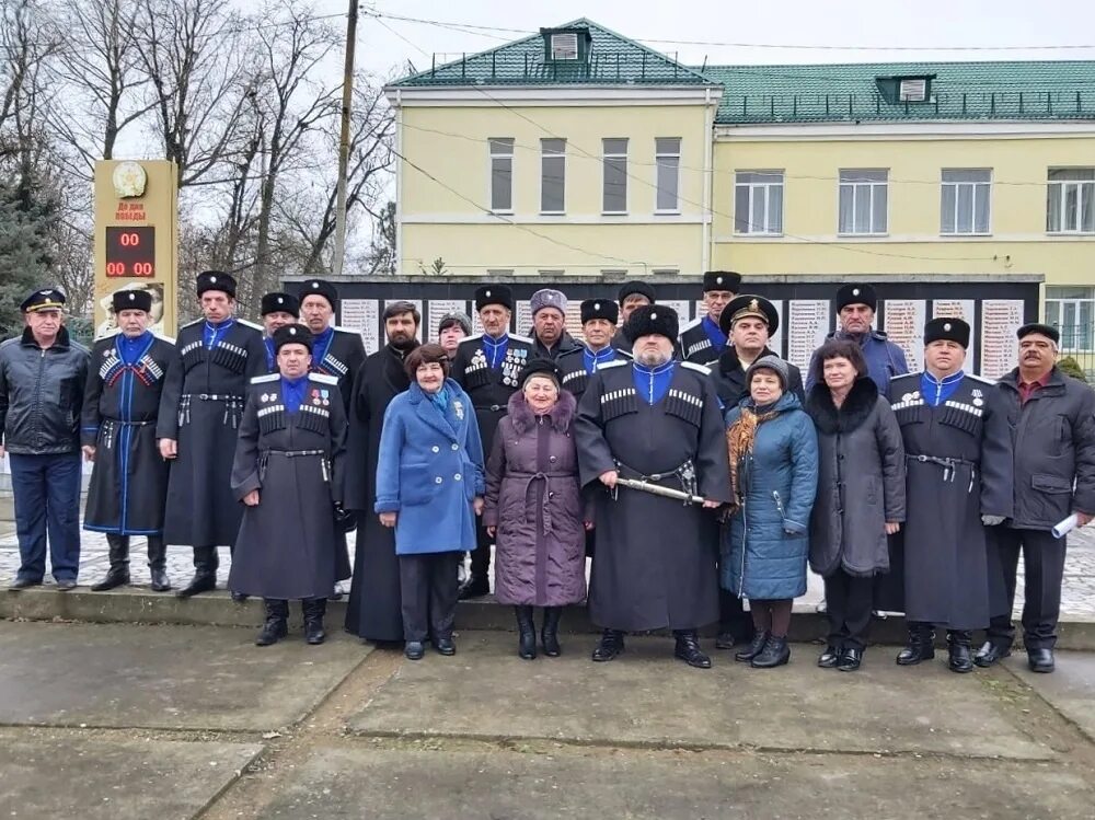 Погода новоселицкое ставропольский край на 10 дней. Новоселицкое Станичное казачье общество. Герои Новоселицкого района. Церковь Новоселицкое.