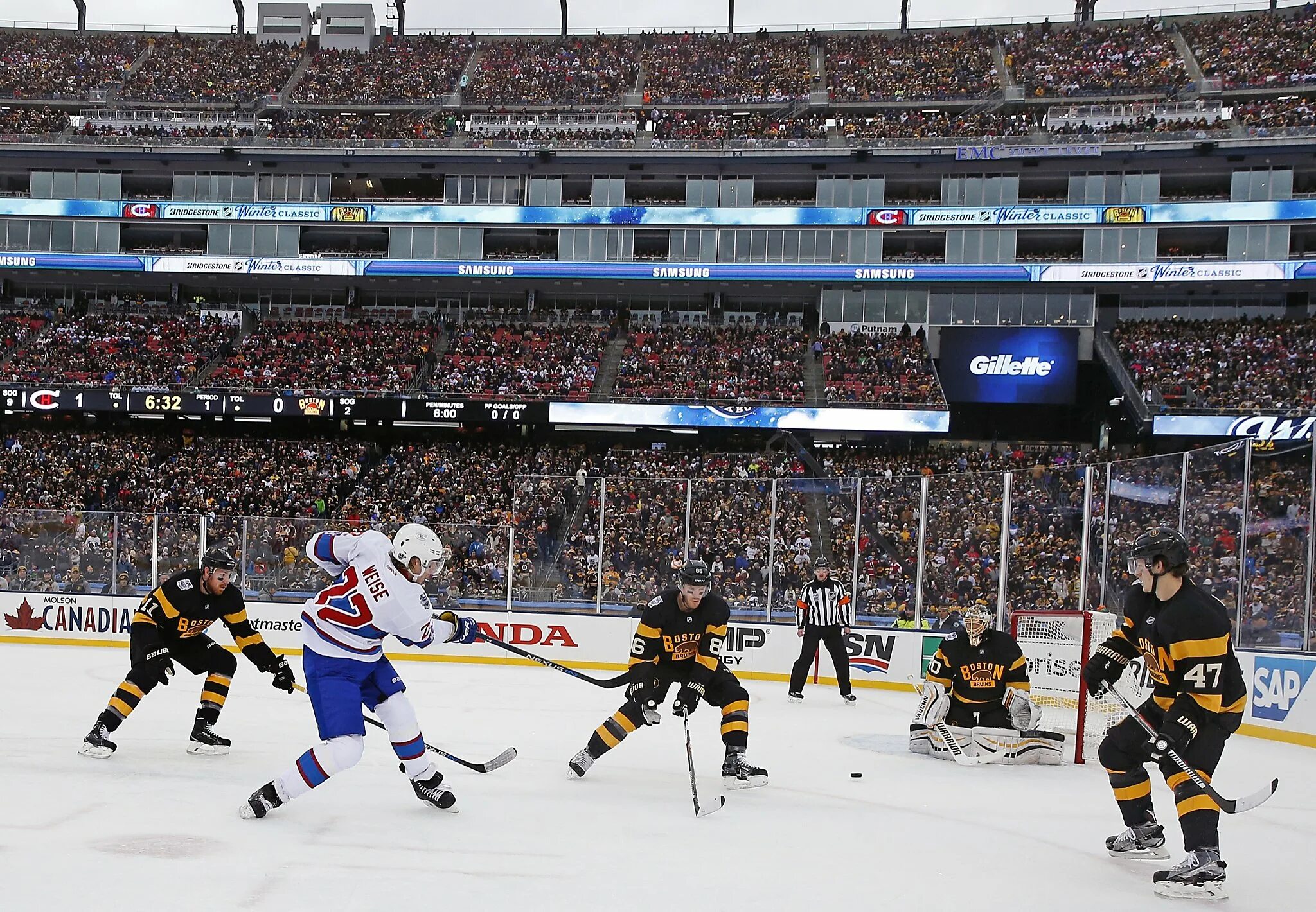 Нхл предсезонный матч. Зимняя классика НХЛ 2024. NHL Classic матчи. Хоккей НХЛ зимняя классика. NHL Winter Classic матчи.