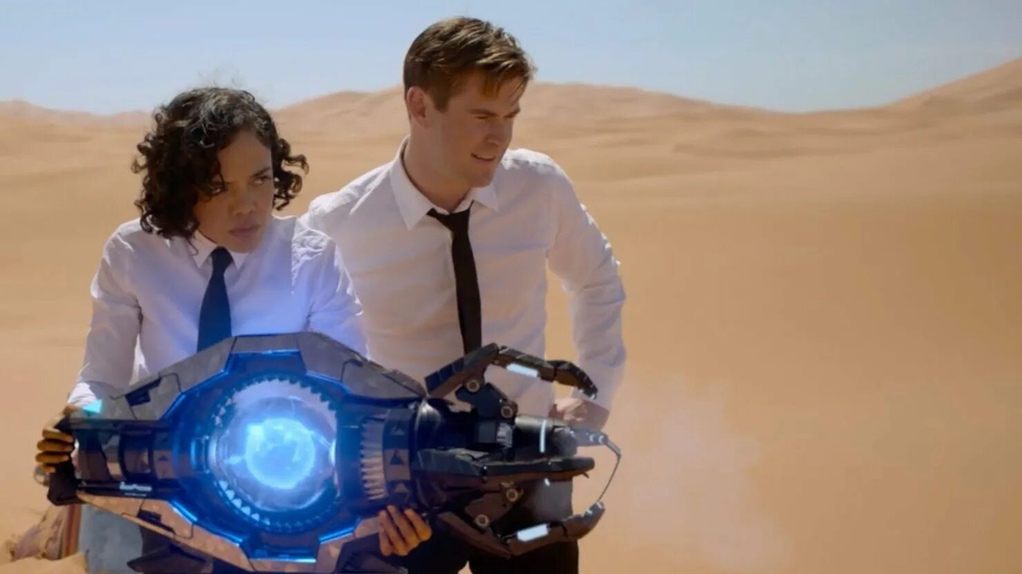 Люди в черном интернэшнл кей и джей. Люди в черном интернэшнл фильм. Люди в черном: интернэшнл фильм 2019. Люди в черном: интернэшнл / men in black international (2019). Люди в черном интернэшнл фильм 2019 риза.