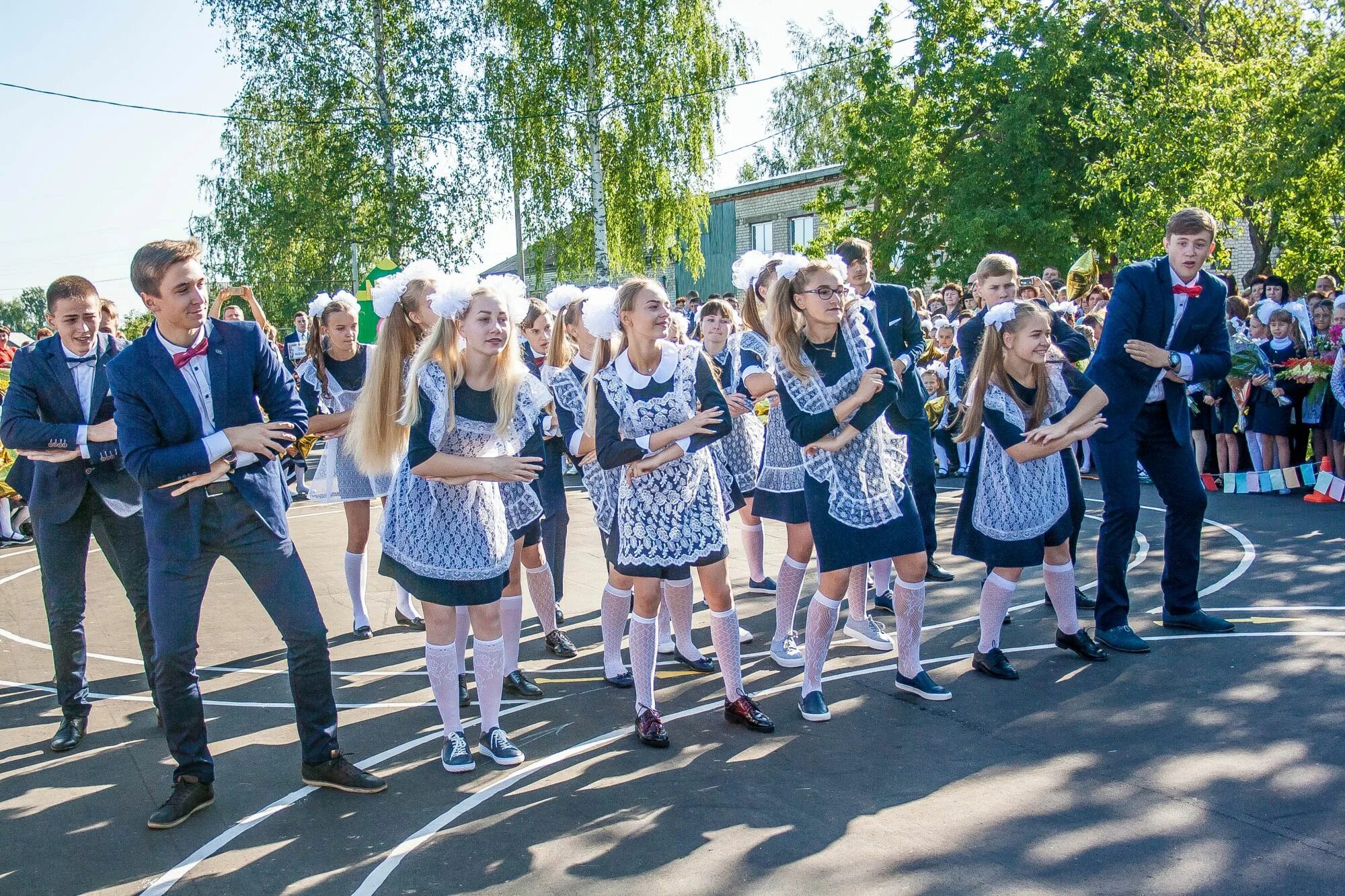 Выпускной танец. Танец выпускников. Танец выпускниц. Танец на выпускной 11 класс.