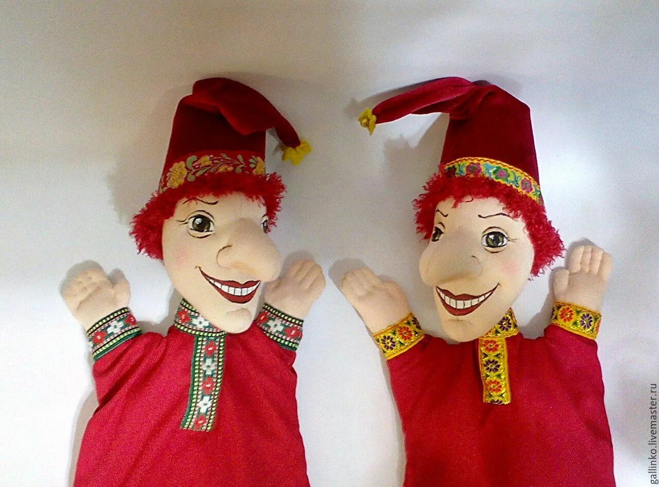 русский петрушка персонаж. кукла петрушки - перчатка традиционная. русский петрушка персонаж. кукольный театр скоморох петрушка. кккла потешка скоморох.