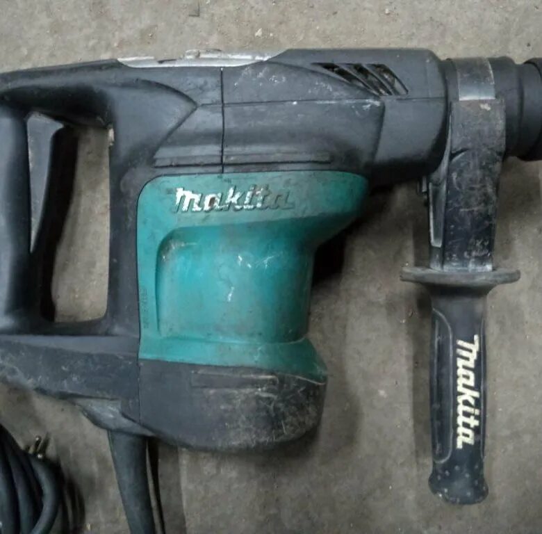 Перфоратор макита бу. Makita hr3200c. Перфоратор Макита hr3200. Перфоратор Makita большой. Перфоратор Makita hr3200c запчасти.