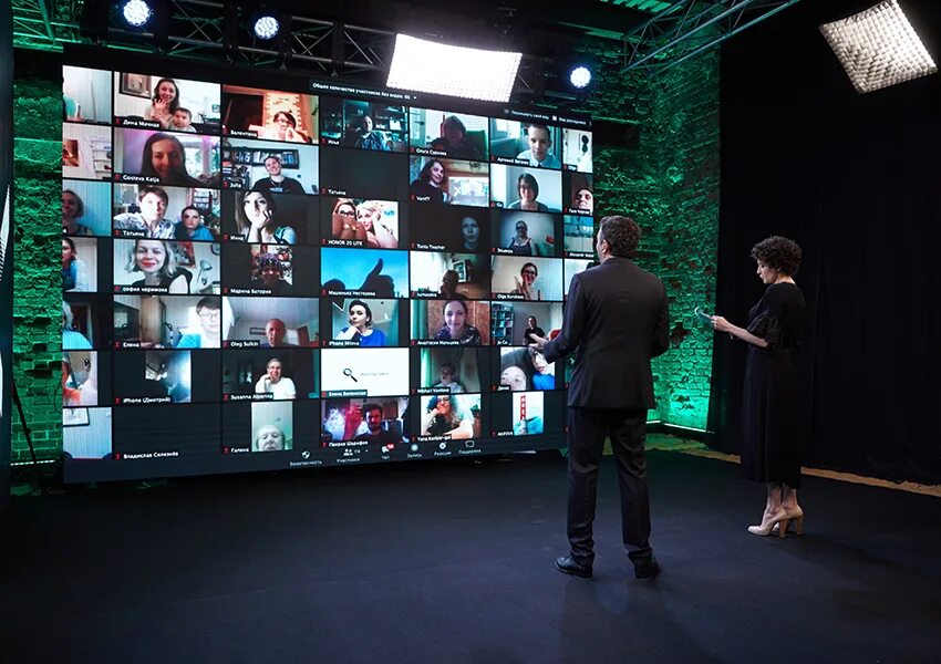 Черное зеркало нетфликс. Красивые зеркала. Интерактивные зеркала для примерочных. Бандерснэтч фильм 2018. Зеркала фильм 2008 триллер.