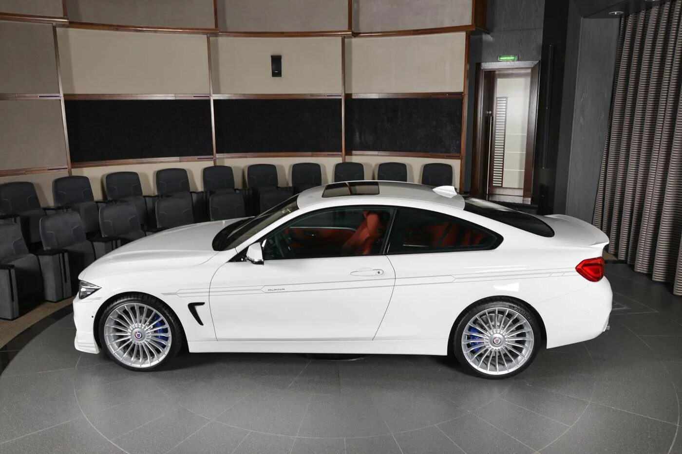 Bmw f10 r20. Белые диски бмв. Бмв 5 f10 белая. Bmw f30 433 стиль. Alpina на bmw f10 белая.