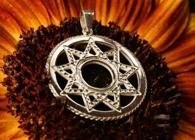 чертог щуки. ётунхейм скандинавская мифология. оберег крышень славянский. чертоги славян дева амулеты. чертог кристаллов.