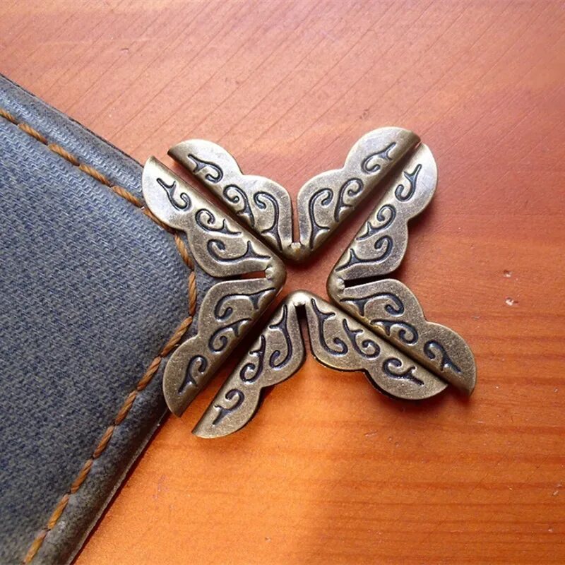 Уголки для фотоальбома скрапбукинг. Уголки для фотографий. Уголки металлические декоративные скрапбукинг. Скрапбукинг уголки. Трафарет для штампа.