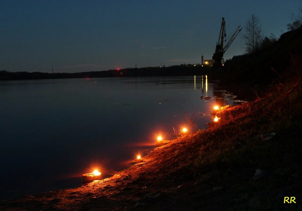 Огни зовут. Разноцветные огоньки. Факел фото. Как назвать огонь. Как давно называли огонь.