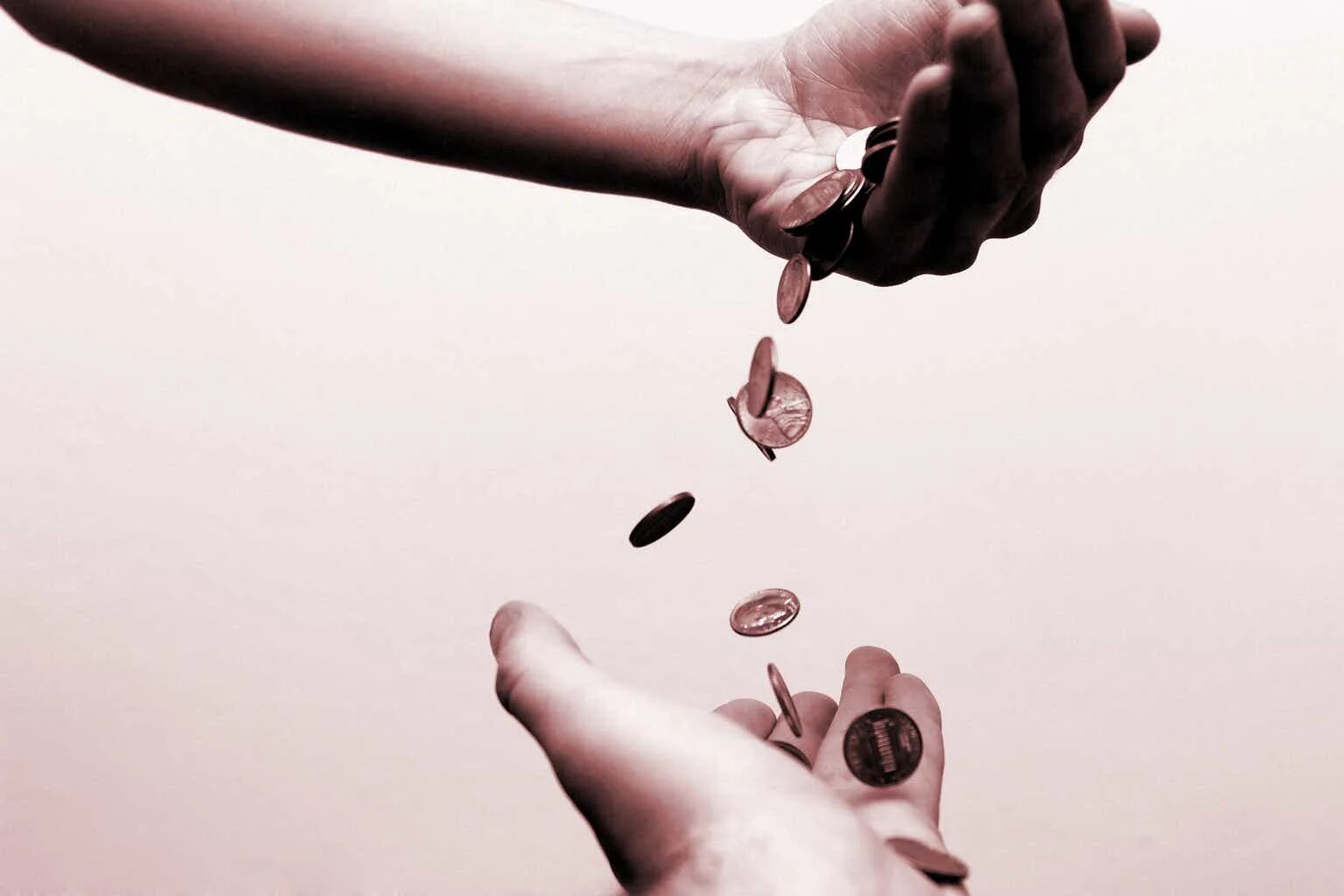 Valuable for me. Передает деньги. valuable picture. valuables. give money take keys.