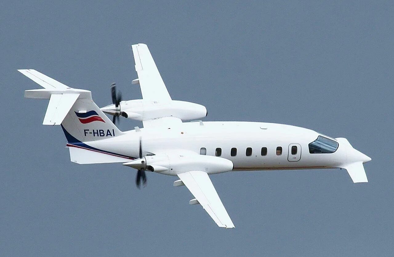 Р 180. Piaggio p180. самолет пьяджо п-180 аванти. пиаджио п 180 аванти. самолет piaggio p180 avanti ii.