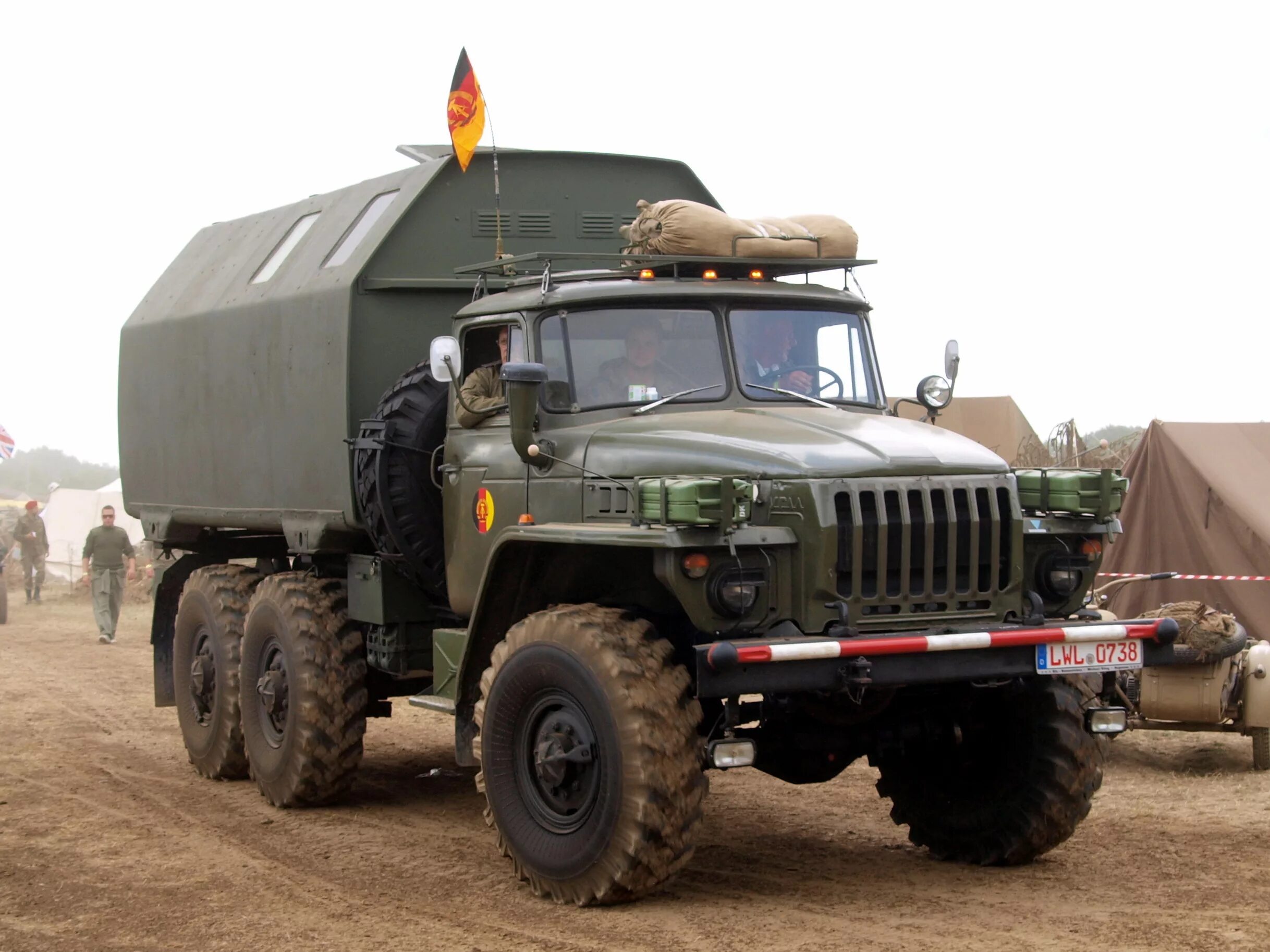 Урал-4320 св-5-150. Зил 131 и урал 4320. Урал 4320 оон. Урал-4320 в чечне маэстро. Урал 4320 кроссовер.