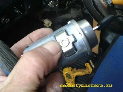 Не поворачивается ключ зажигания нива