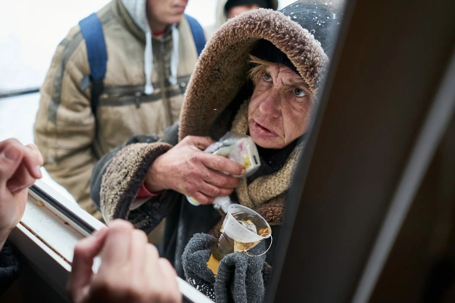 Помощь бездомным людям в москве