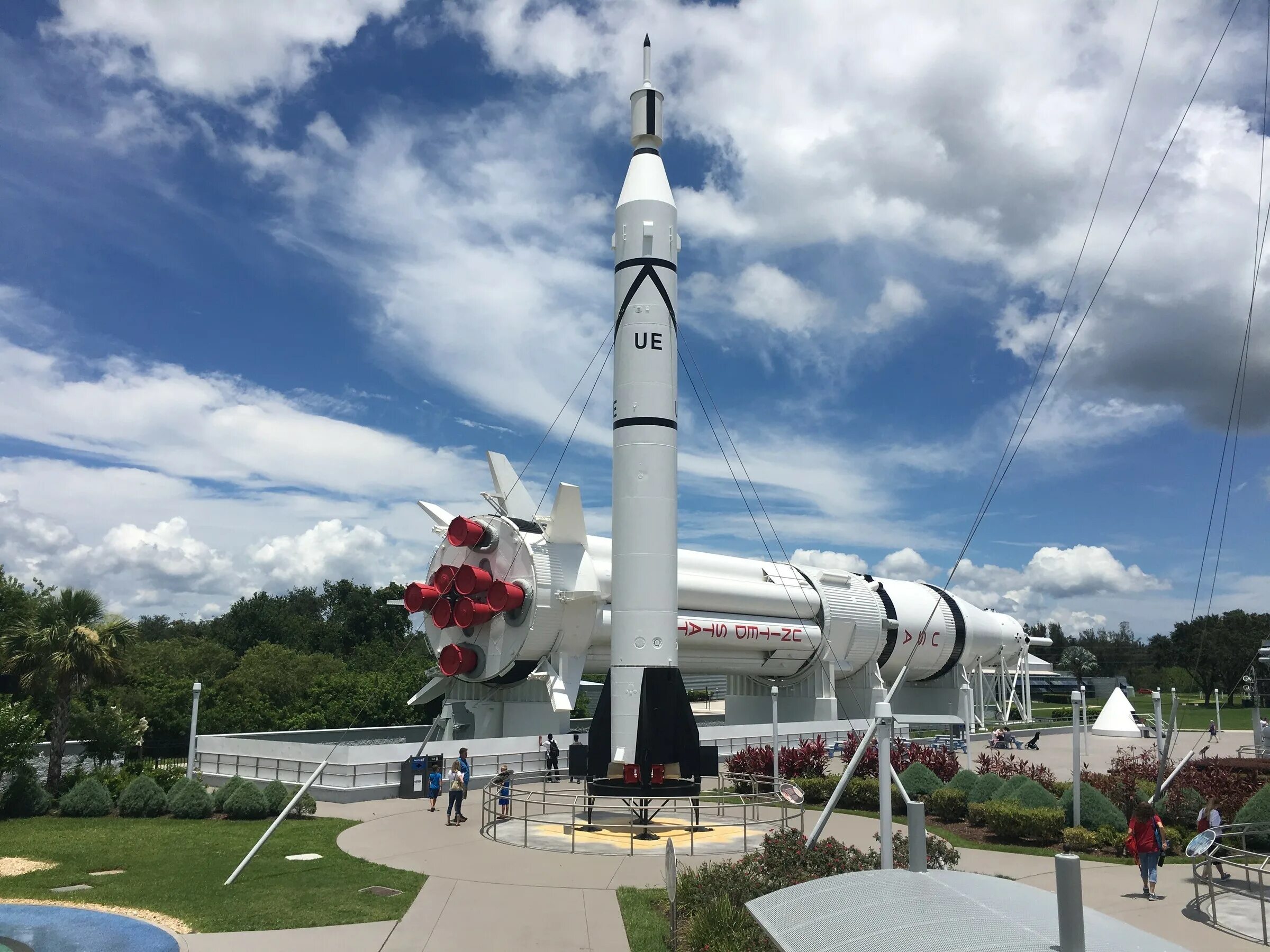 старшип илона маска. ракетный сад. Kennedy space center. саджил ракета. сатурн 5 памятник.