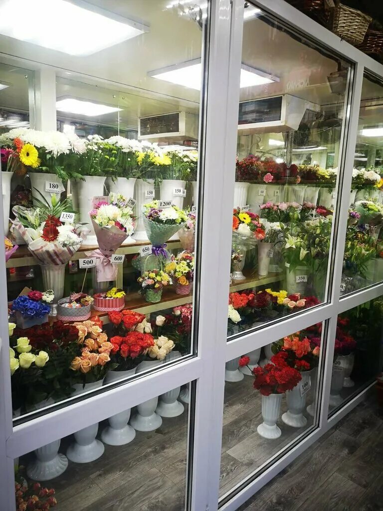 Оптовый склад цветов. Оптовый рынок цветов. Цветы оптом пермь. Цветок реализации. Цветы оптом пермь.