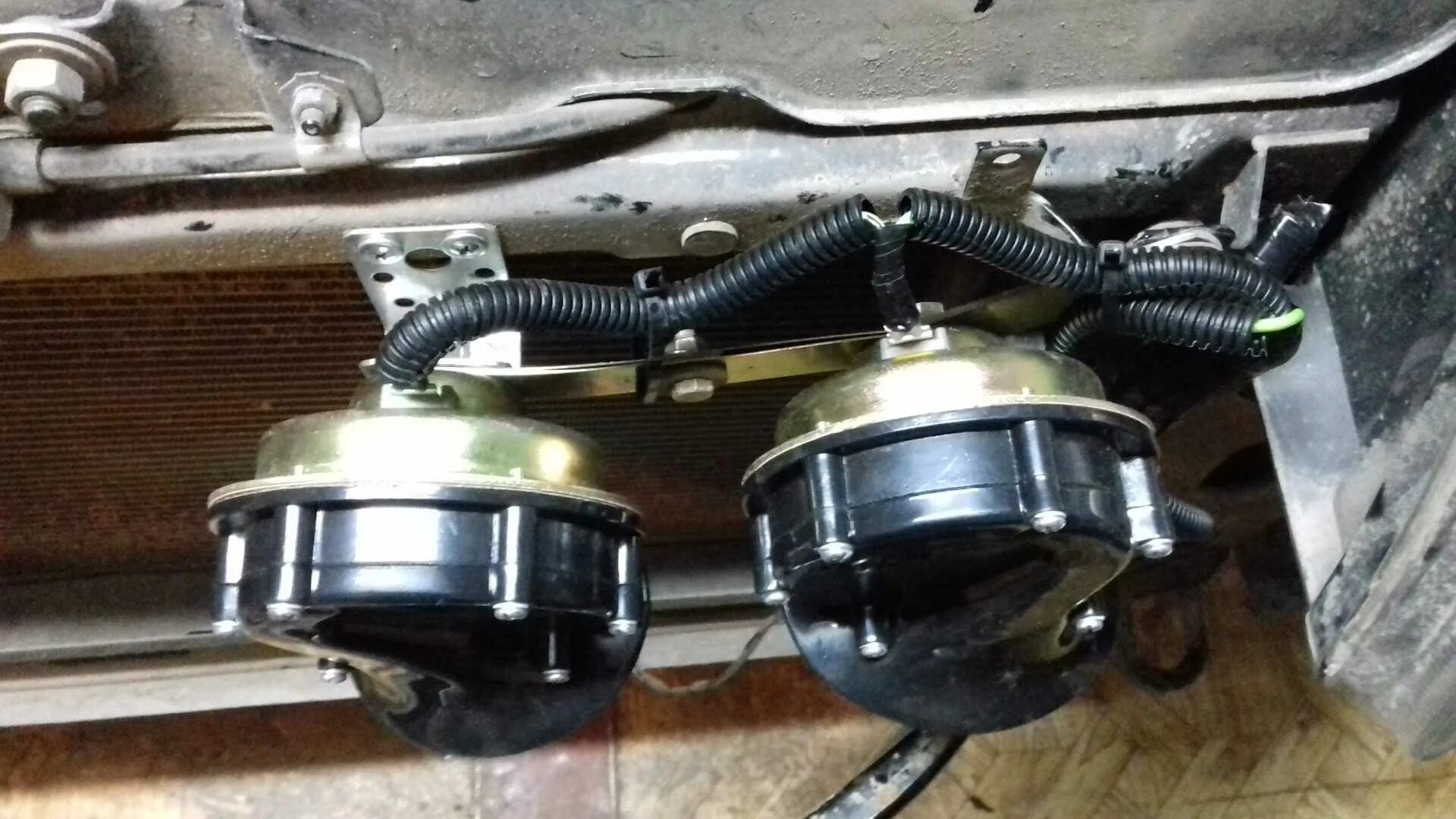 Штатный сигнал гранта фл. Заводской сигнал гранта. Сигнал на гранту. Сигнал гранта 16кл. 4 волговских сигнала на ваз 2115.