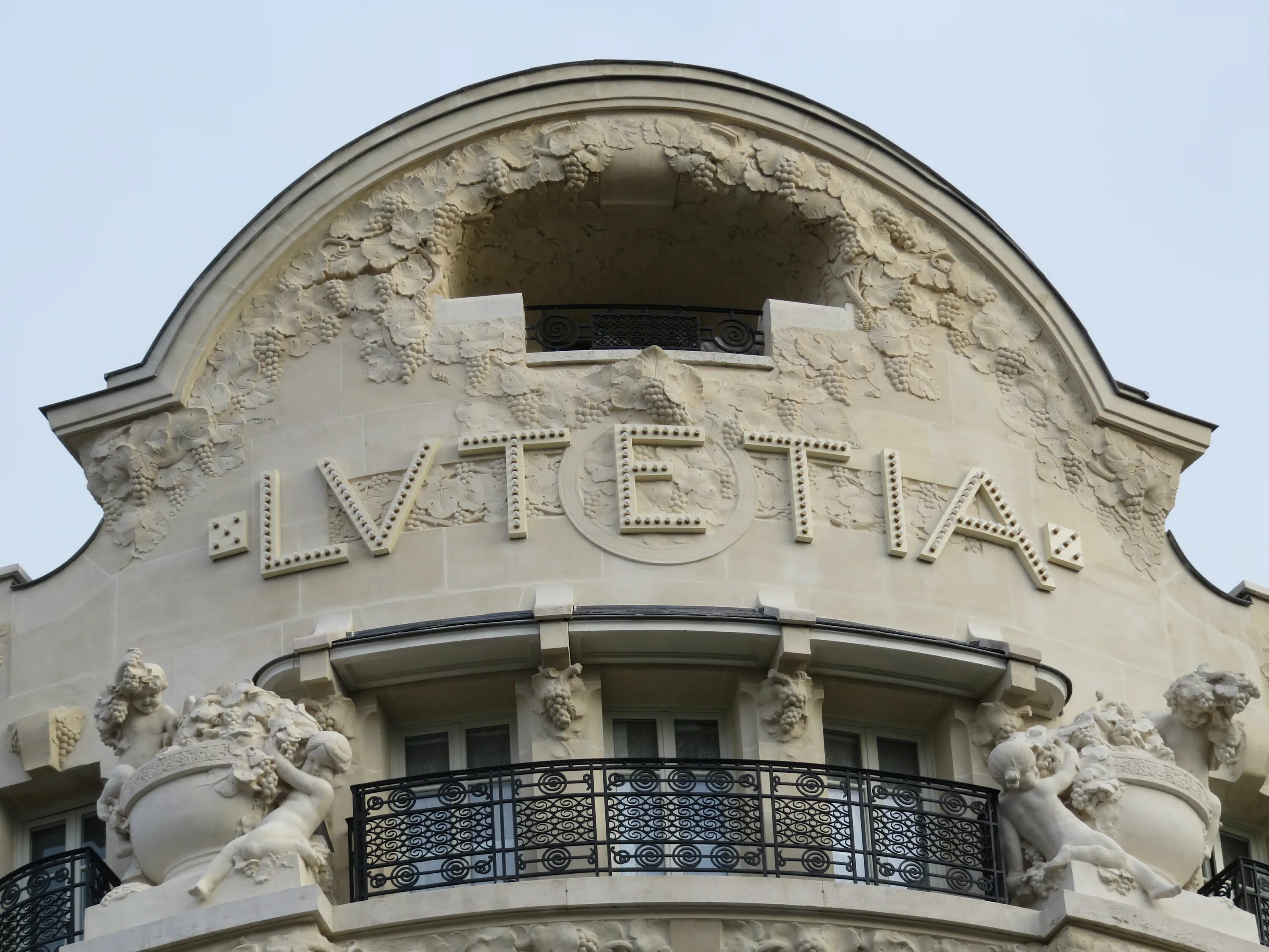 Кельтское поселение лютеция. Hotel lutetia paris. Отель лютеция париж. Древний париж лютеция реконструкция. Отель лютеция париж.