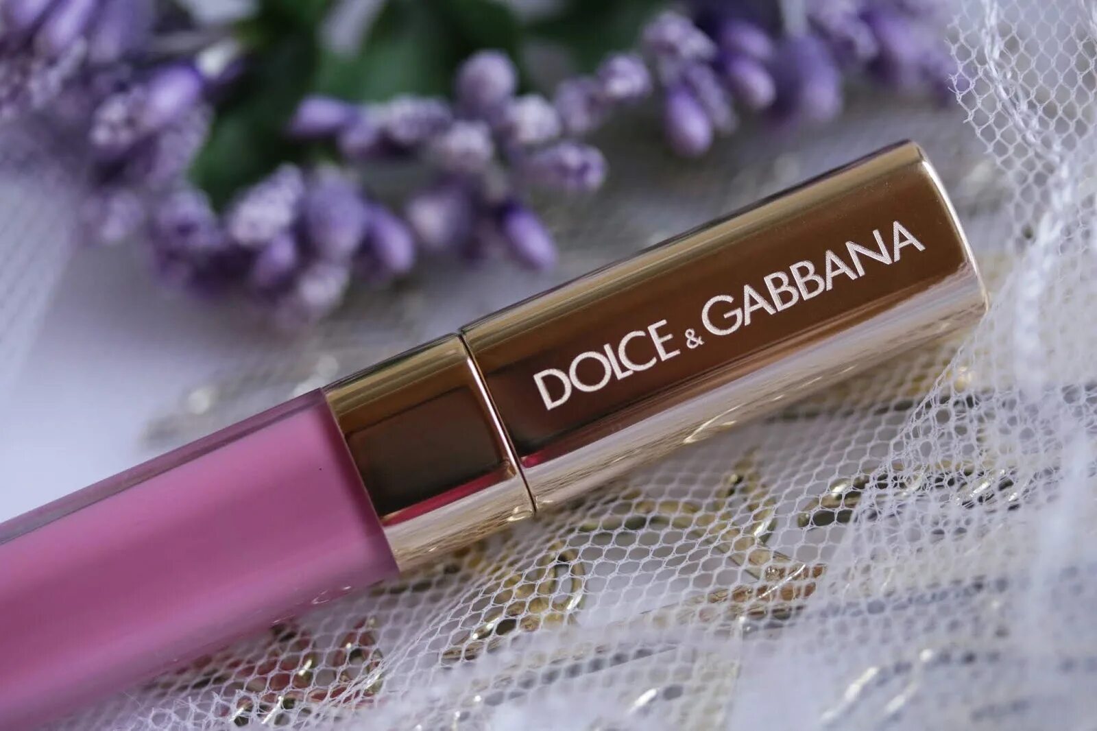 Блеск для губ дольче. Блеск Дольче Габбана. Блеск Dolce Gabbana 143. Блеск для губ Дольче Габбана. Блеск Дольче Габбана 1.