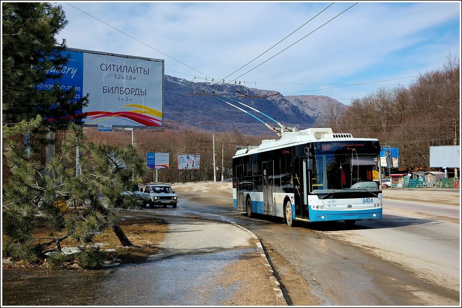 Самая протяженная троллейбусная линия в крыму. Троллейбус Симферополь Ялта памятник. Троллейбусная трасса Симферополь Ялта. Ангарский перевал Симферополь. Троллейбус 52 Симферополь Ялта.