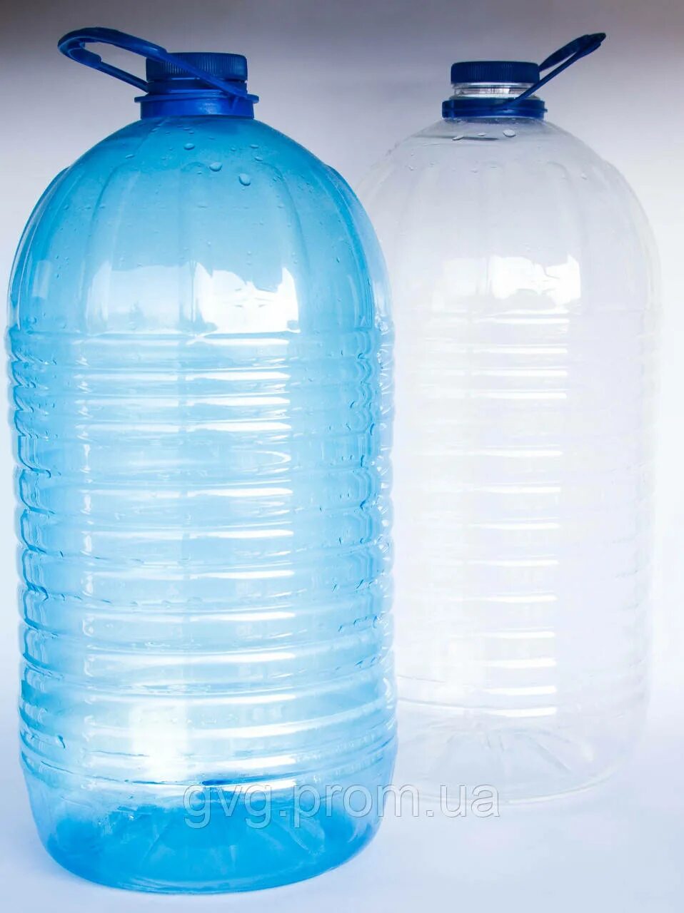 Пластиковые бутылки для воды 5 литров. ПЭТ бутылка 10 л. Бутыль 10л ПЭТ 4630057. 10 Литровые пластиковые бутылки. Бутылка 10 литров пластиковая.