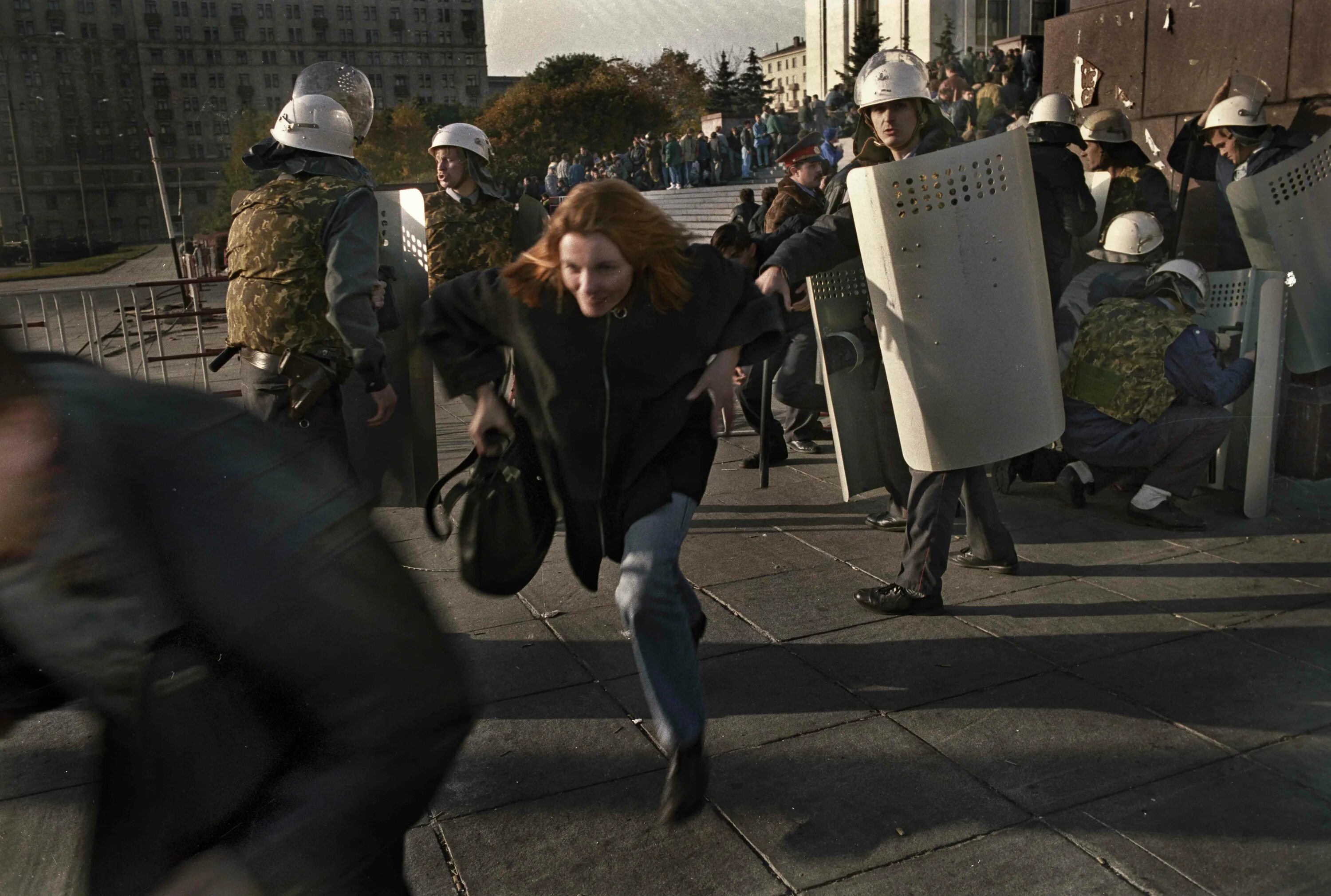 Сколько человек ранено в москве. События сентября октября 1993 года. Спецназ путч 1993.