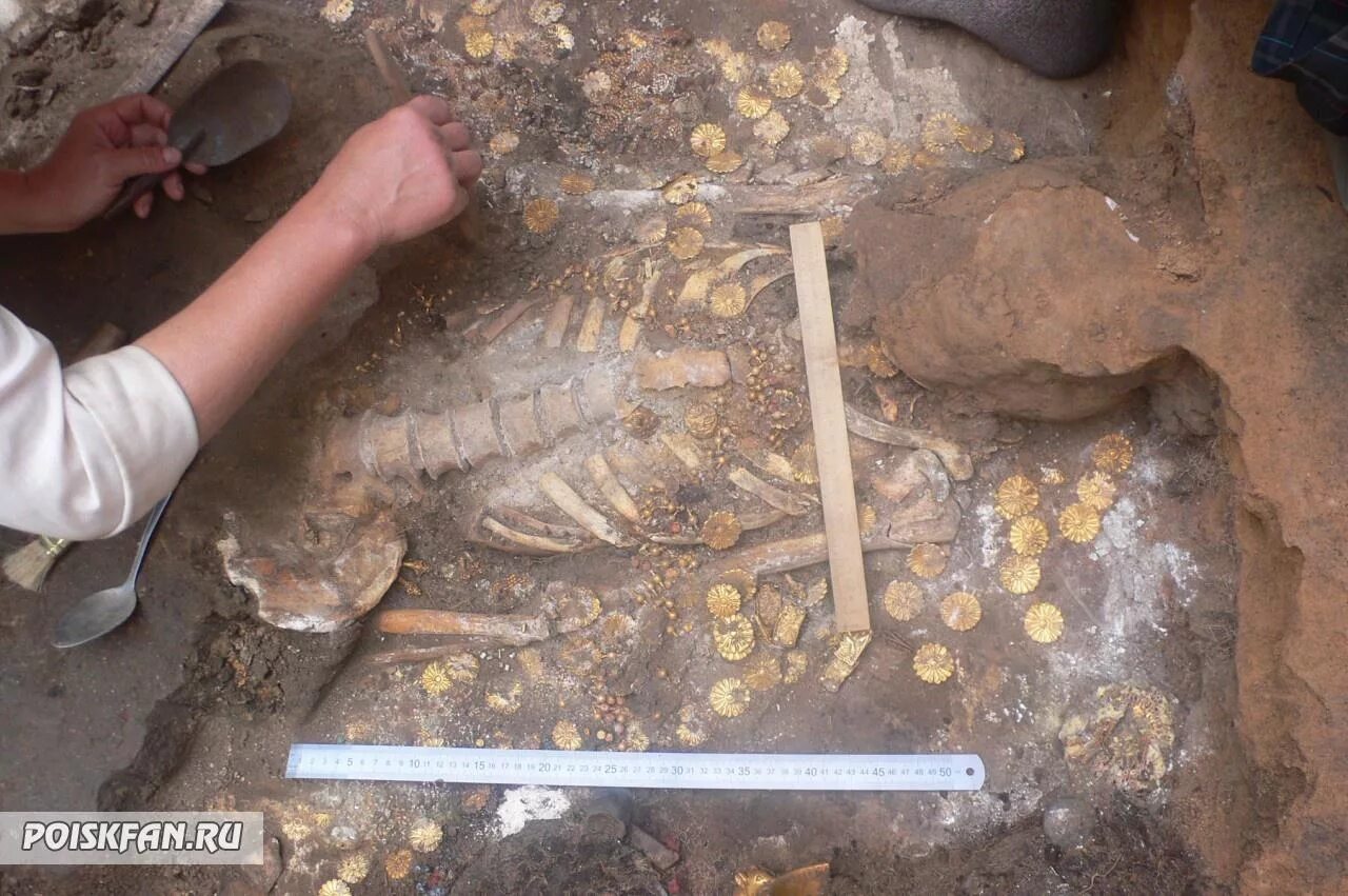 Курган раскопки сармат. Древние захоронения засыпанные гравием. Как найти старое захоронение. Краскинское городище раскопки. Марджори макколл в 1705.