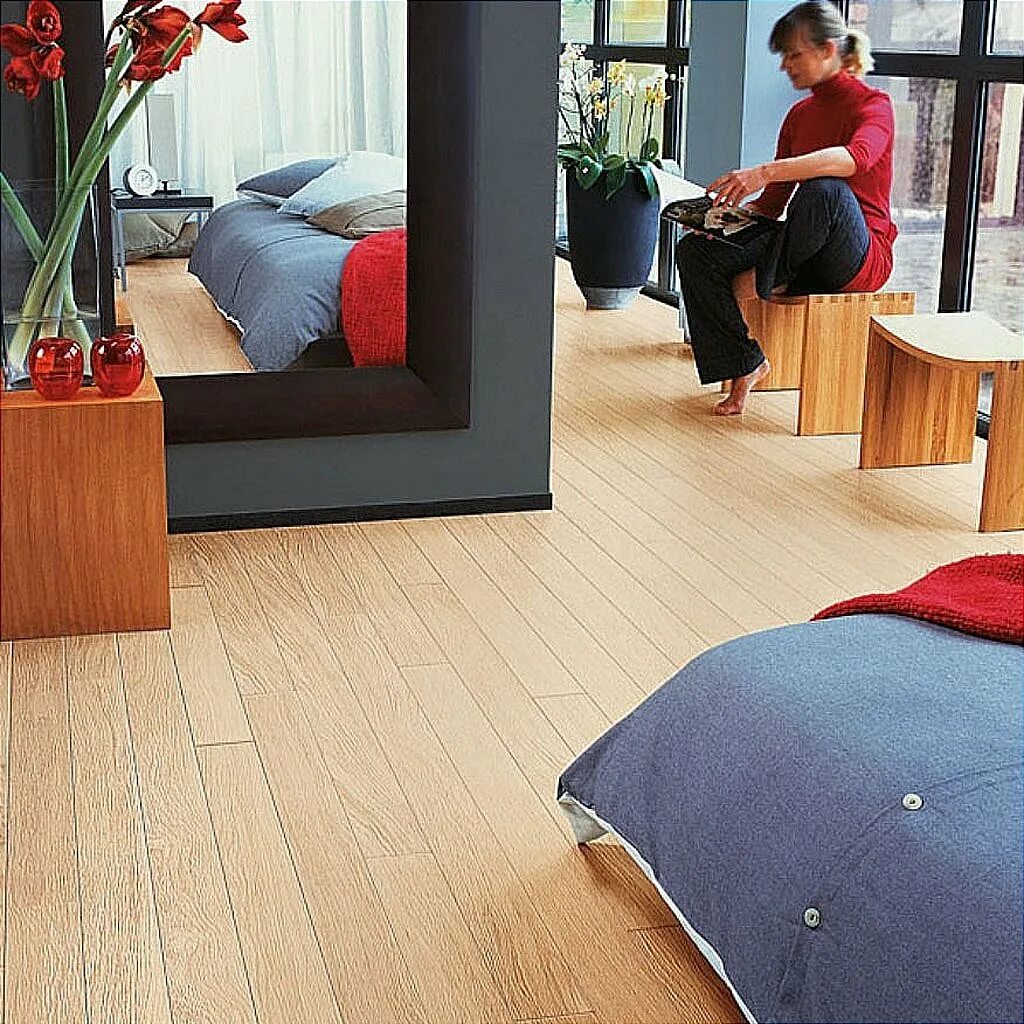 Quick step floors. Ламинат quick step. ламинат квик степ в интерьере. ламинат квик степ 4141 в интерьере. ламинат перго махагон.