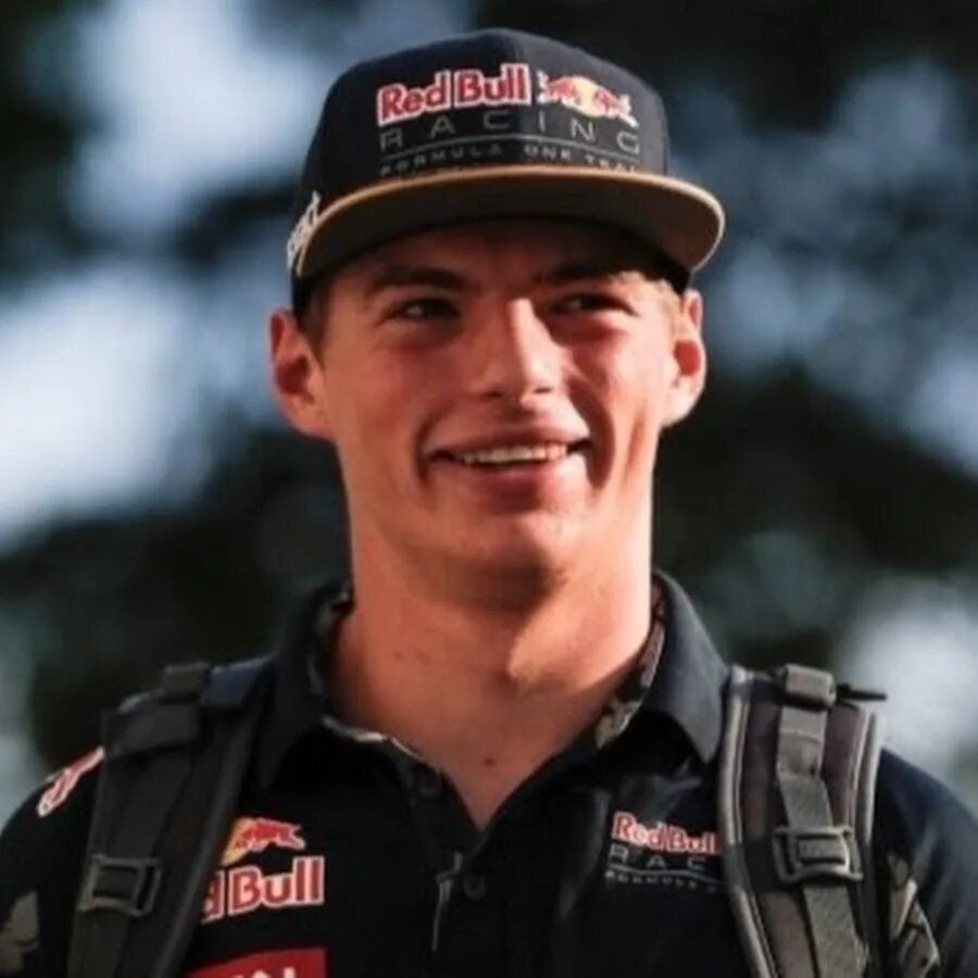 Met max. Макс ферстаппен. Макс ферстаппен 33. Макс ферстаппен. Ферстаппен извиняется.