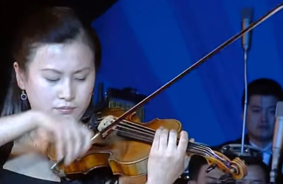 Сун-Янг Юнг скрипачка. Чардаш с северокорейской скрипачкой. Северокорейская скрипачка.