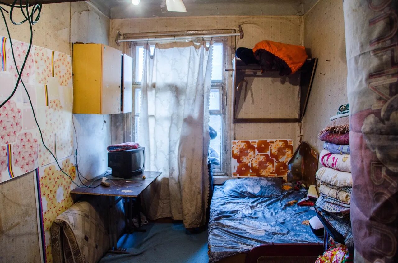 барак советский союз. жить в бараке. деревянный барак. жить в бараке. деревянный барак внутри.