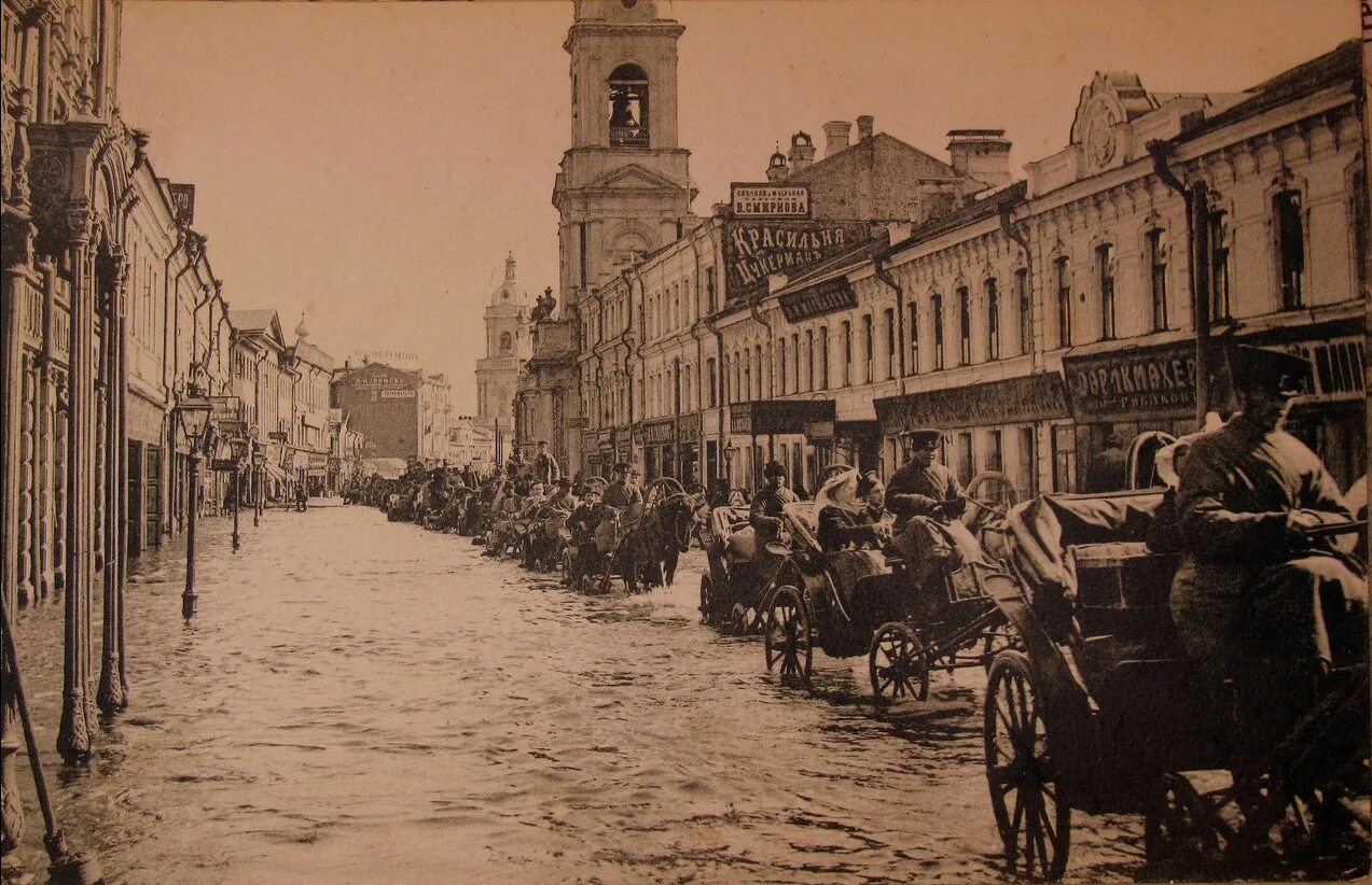 1908 г россия. Наводнение 1908 года в Москве Пятницкая улица. Улица Пятницкая Москва 19 век. Наводнение 1908 г в Москве. Улица Неглинная наводнений 1908 год.