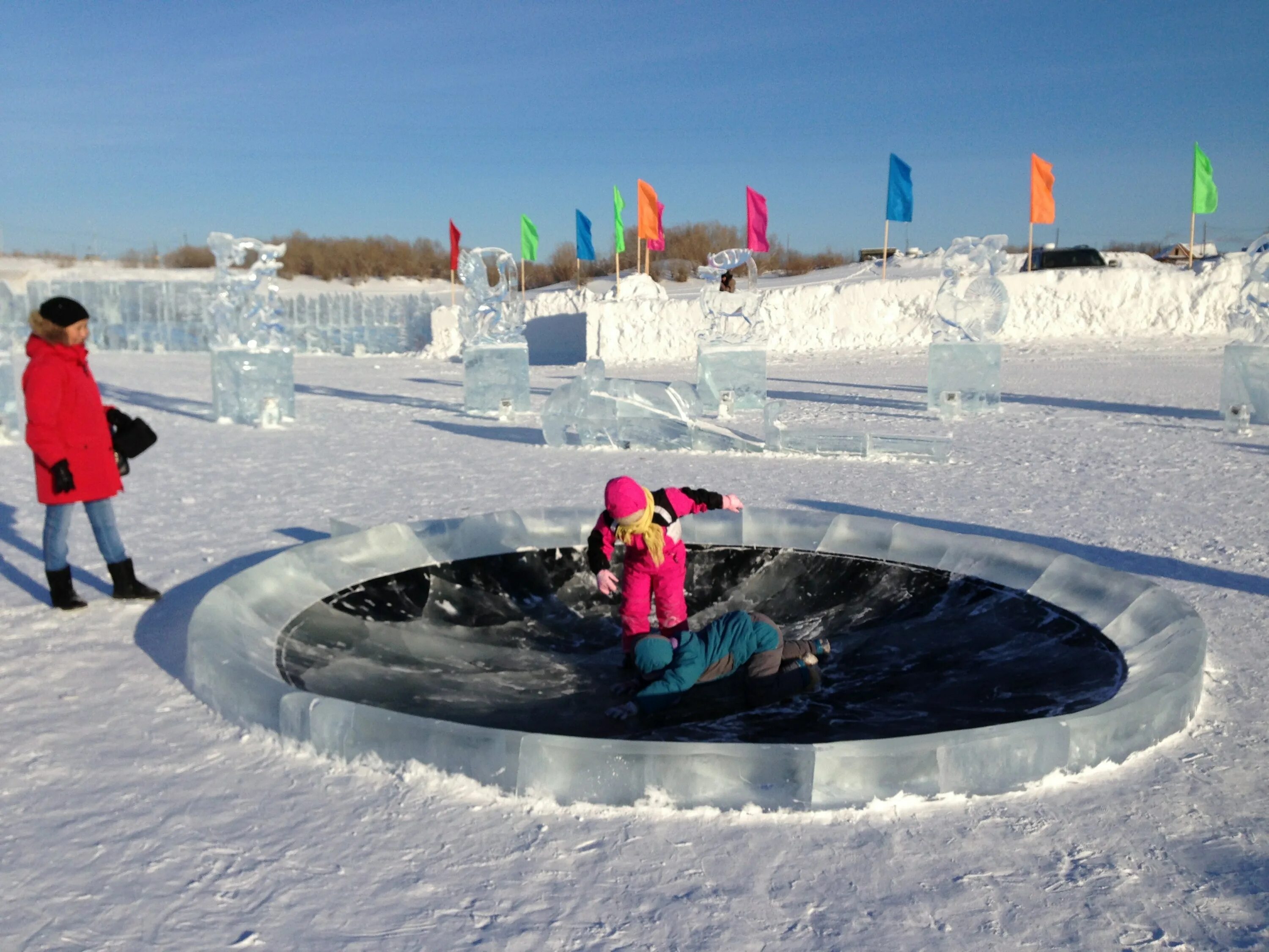 Ледовый парк Якутск. Зимние аттракционы. Зимние развлечения. Зимние аттракционы для детей. Ледовый дети