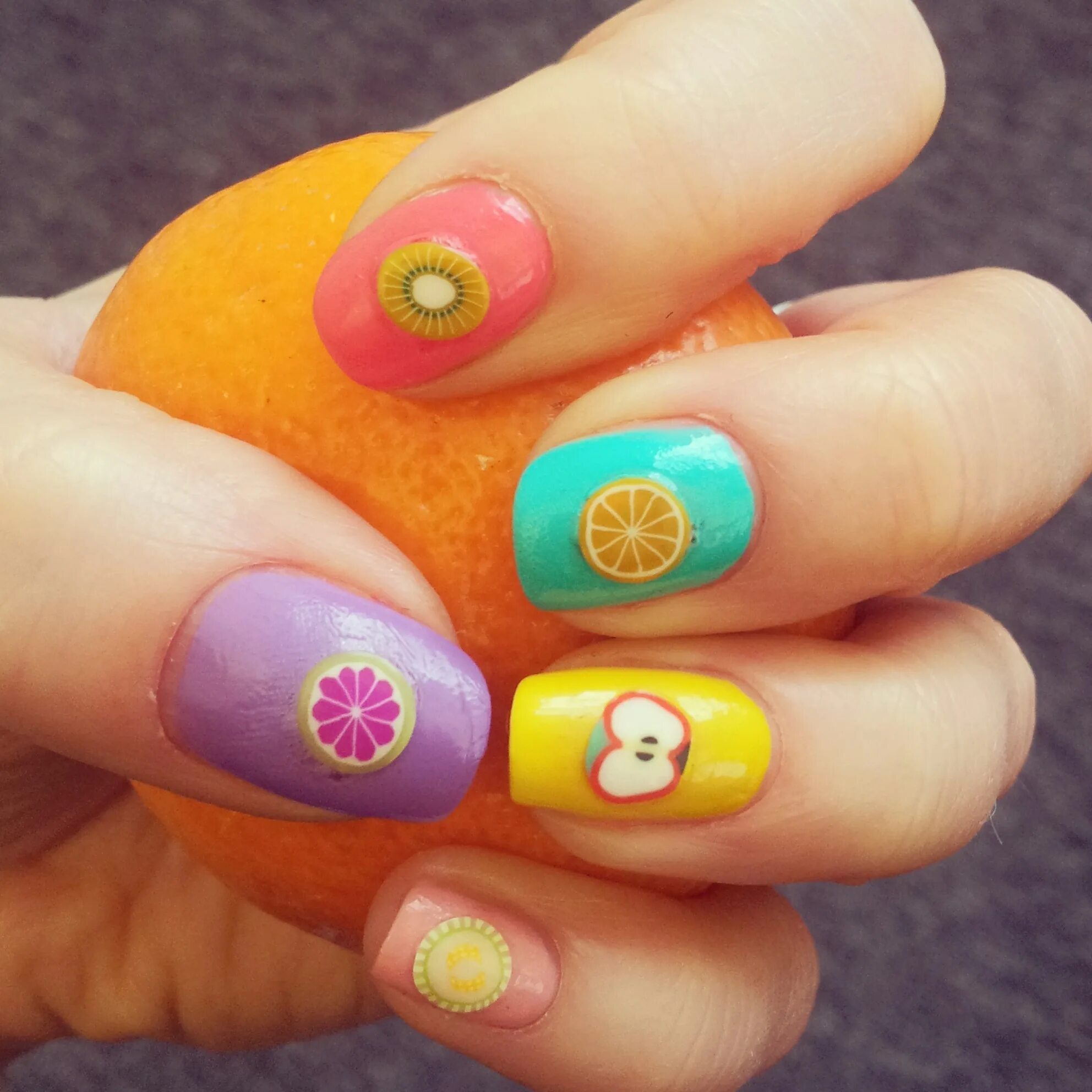 Разноцветный маникюр. Детский маникюр. Маникюр 6 лет. Идеи для детского маникюра. Маникюр для подростков.