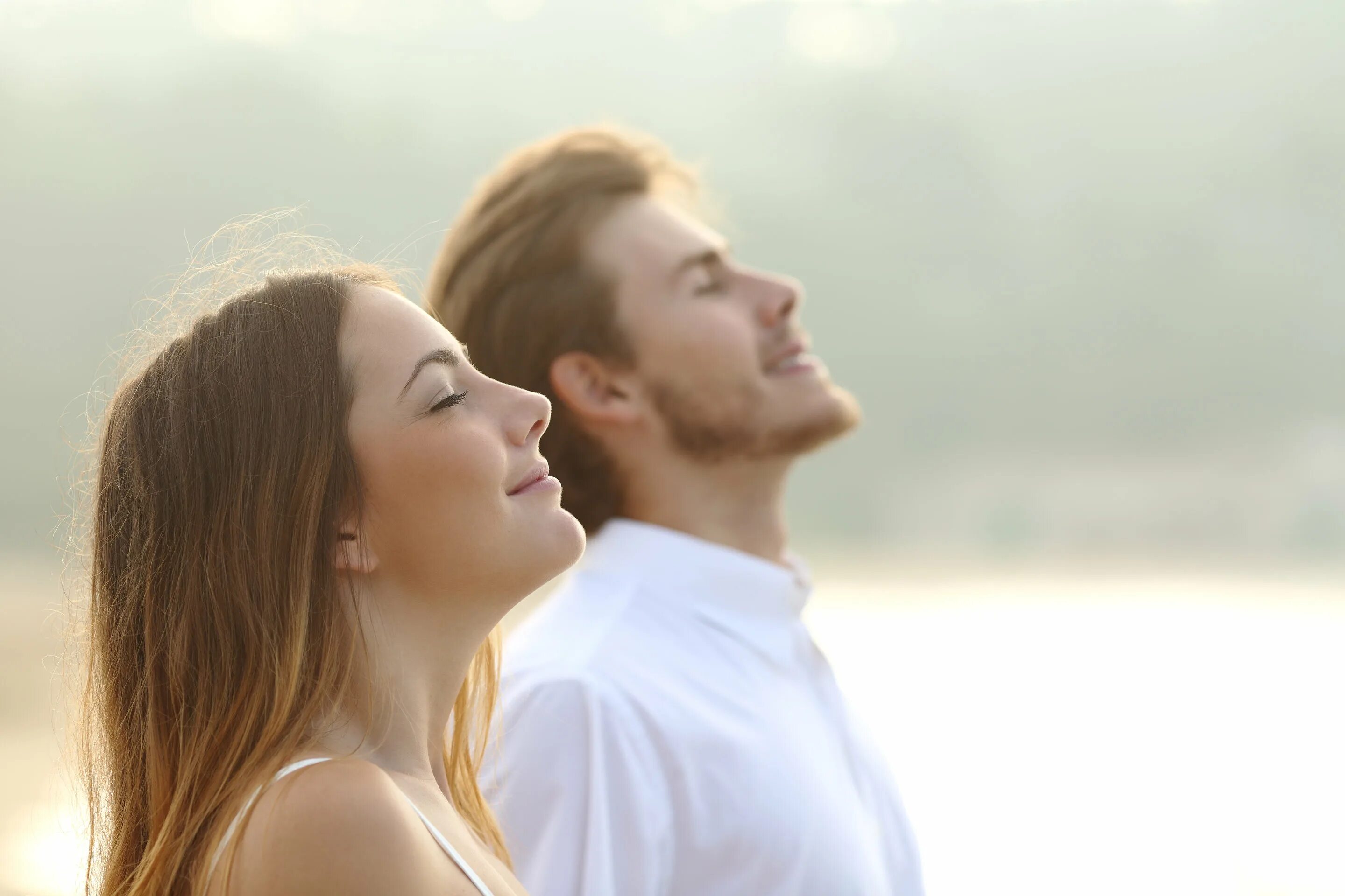 Feeling of happiness. Мужчина и женщина. Счастливые мужчина и женщина. Счастливая женщина. Человек дышит.