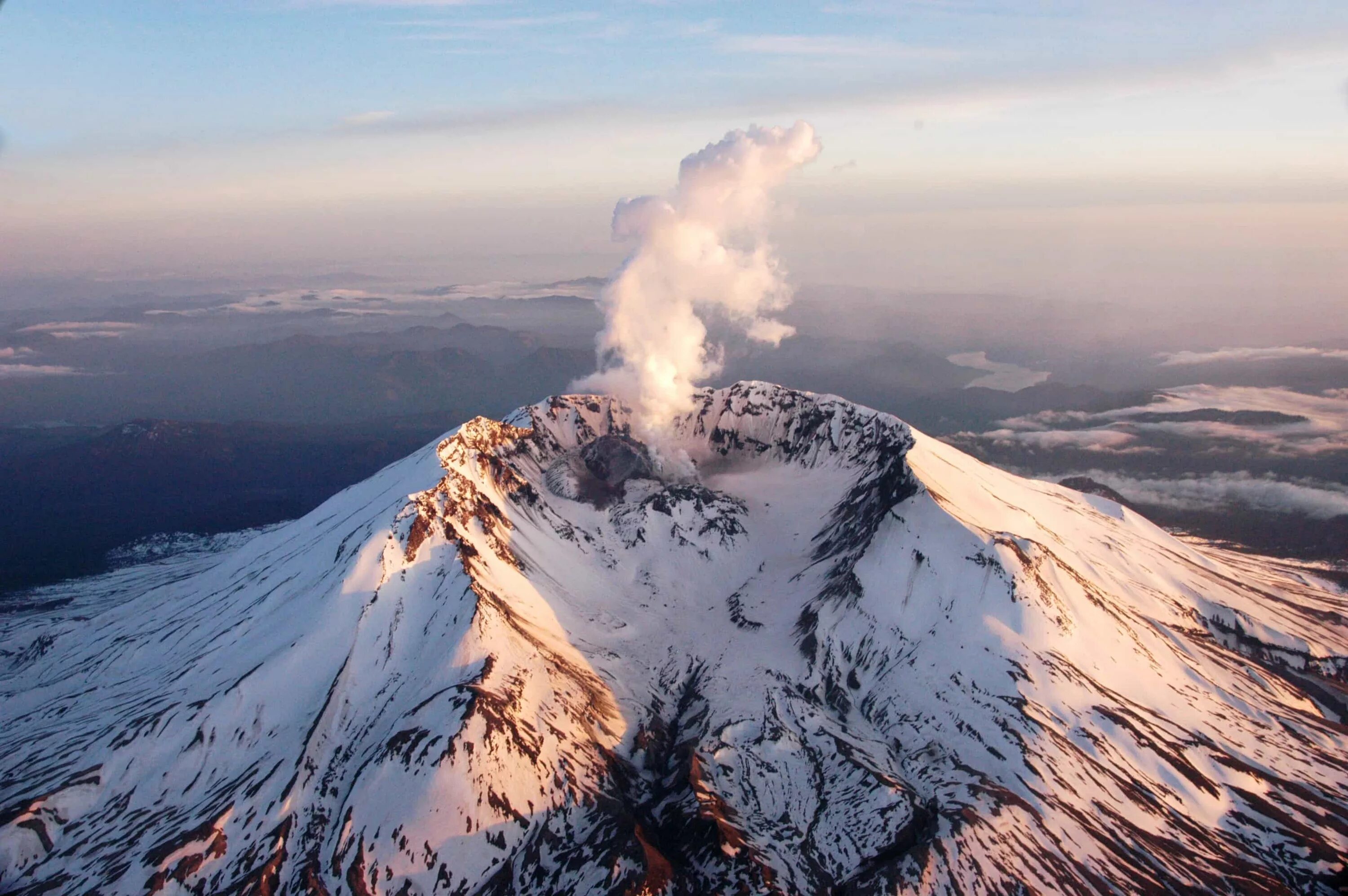 Вулканы в америке название. Гора сент-Хеленс. Вулкан сент-Хеленс в США. Извержение вулкана сент-Хеленс. Вулкан сент Хеленс 1980.