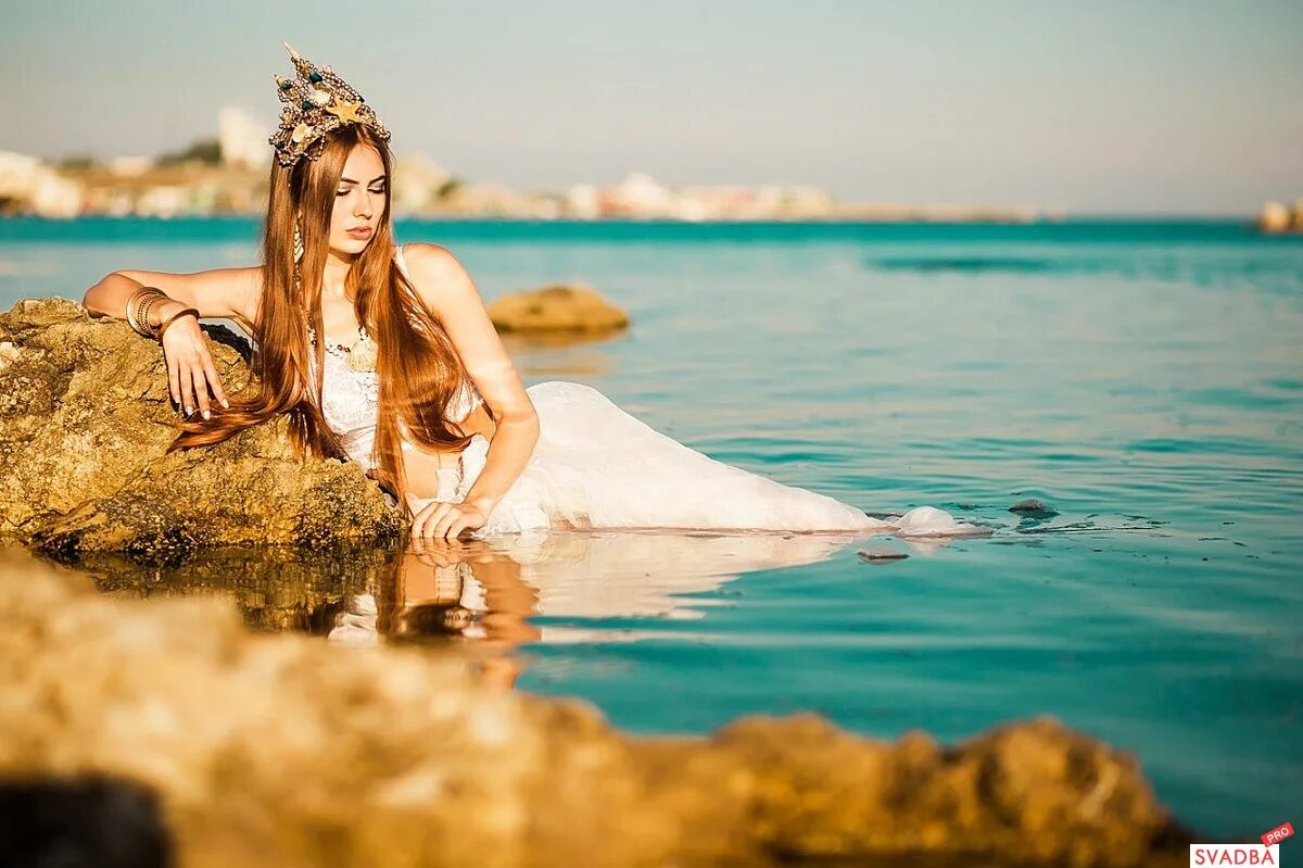 Песня королева морей. Фотосессия Русалка. Фотосессия на море. Морская красавица. Морская царица.