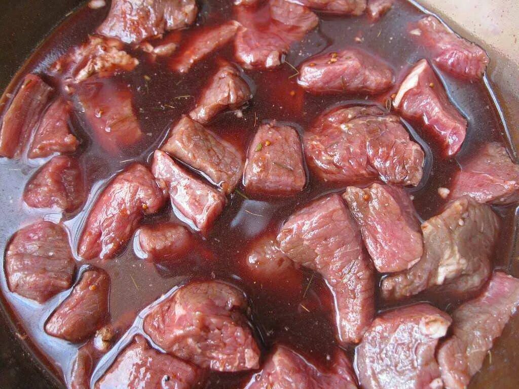 Свинина в гранатовом соке рецепт. Свинина в гранатовом соке. мясо в гранатовом маринаде. маринованный шашлык в гранатовом соке. гранатовый сок для мяса шашлыка.