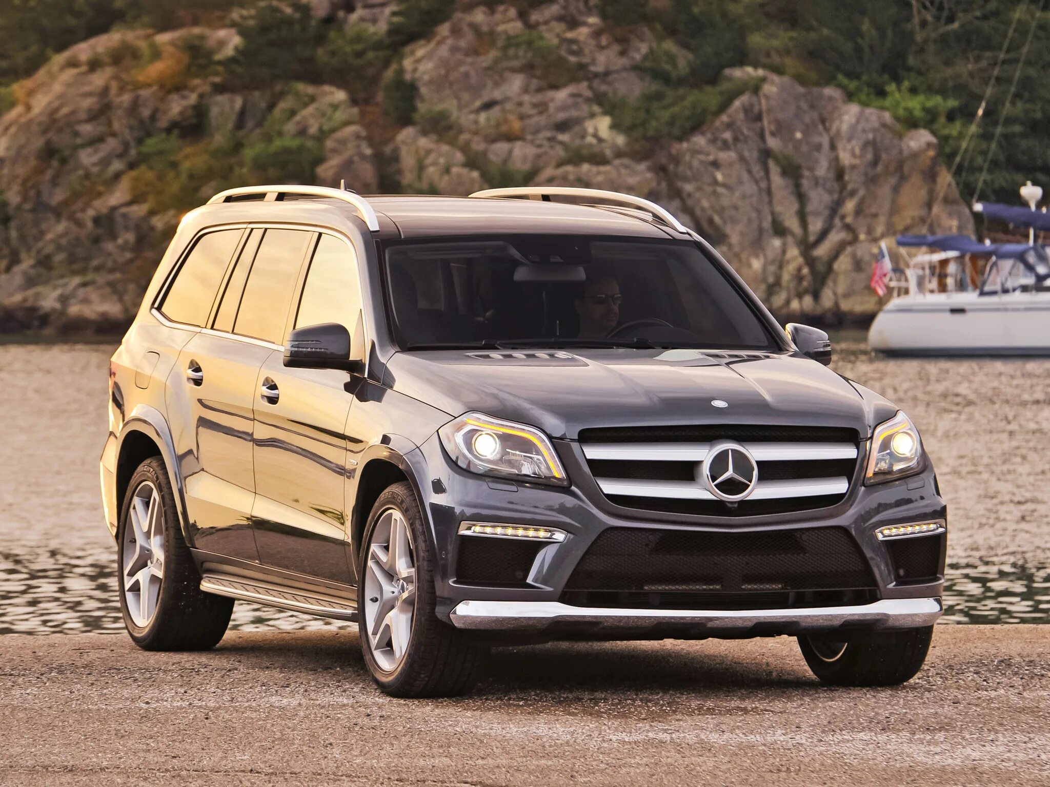 Купить мерседес джи. Mercedes Benz gl 550. Mercedes-Benz gl-class (x166). Mercedes Benz gl 550 AMG. Mercedes gl 2013 550.