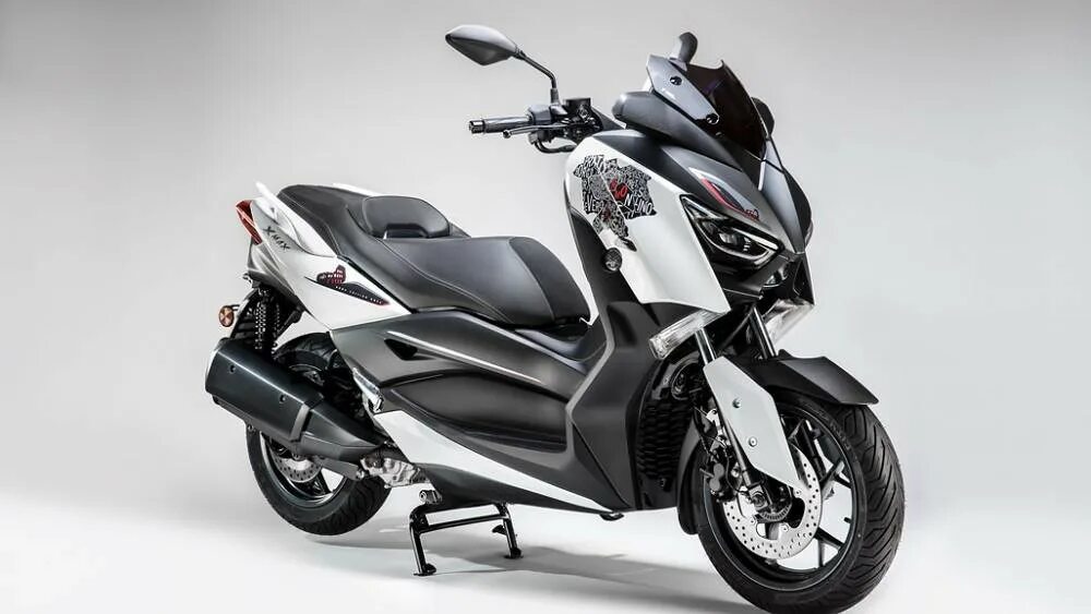 Xmax ошибаюсь. Yamaha xmax 300. yamaha x max 300. yamaha xmax 250cc. yamaha maxi scooter.