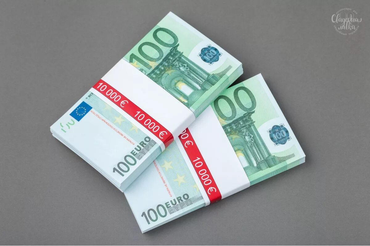 Пачка денег 100 купюр. Сувенирные деньги. пачки евро. 100 евро пачка. купюры евро в пачках.