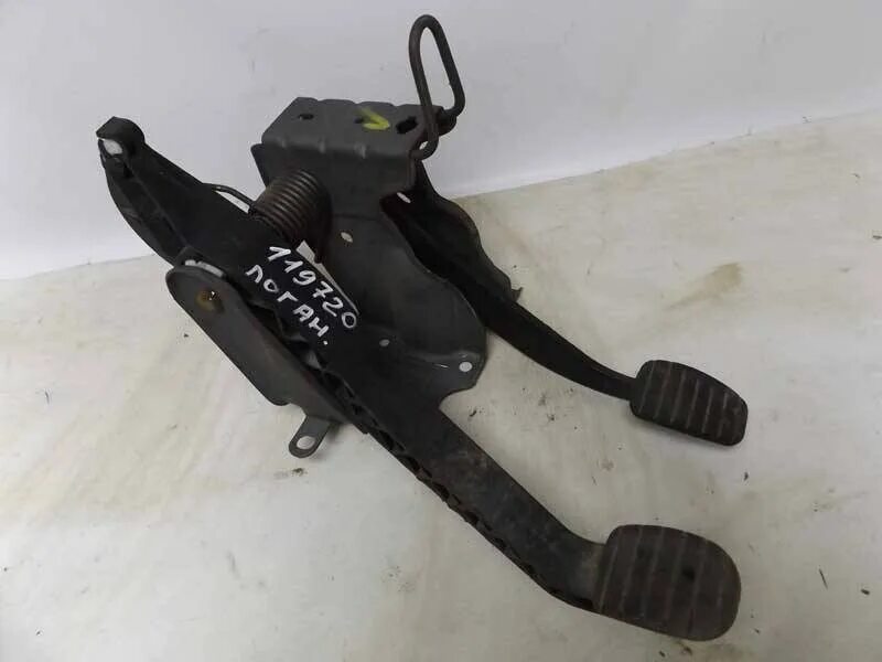 Педаль сцепления рено логан 2. Педаль сцепления рено логан 1. Втулка педали сцепления рено дастер. Педаль сцепления рено логан 1. 4.