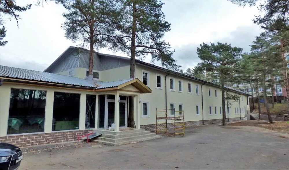 Сестра 51 отель. Река сестра отель. Гостиница сестрорецк на реке сестре. Река сестра отель. Гостиница на набережной сестры в сестрорецке.