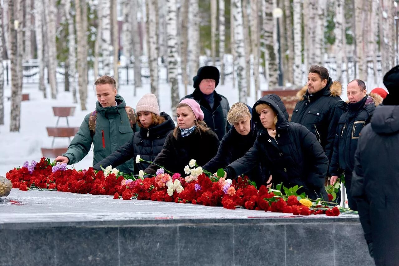 Погода в ханты мансийске 4 декабря. Жители Ханты-Мансийска. Герои Отечества г. Ханты-Мансийск. Парад в Ханты Мансийске. Погода Ханты-Мансийск.