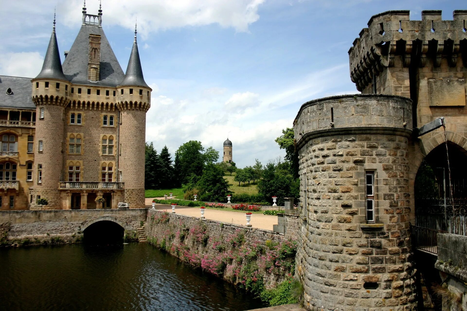 Замок ла Клейет Франция. Замок Мартинваст Франция. Замок дю Мулен Франция. Замки Франции средневековья.