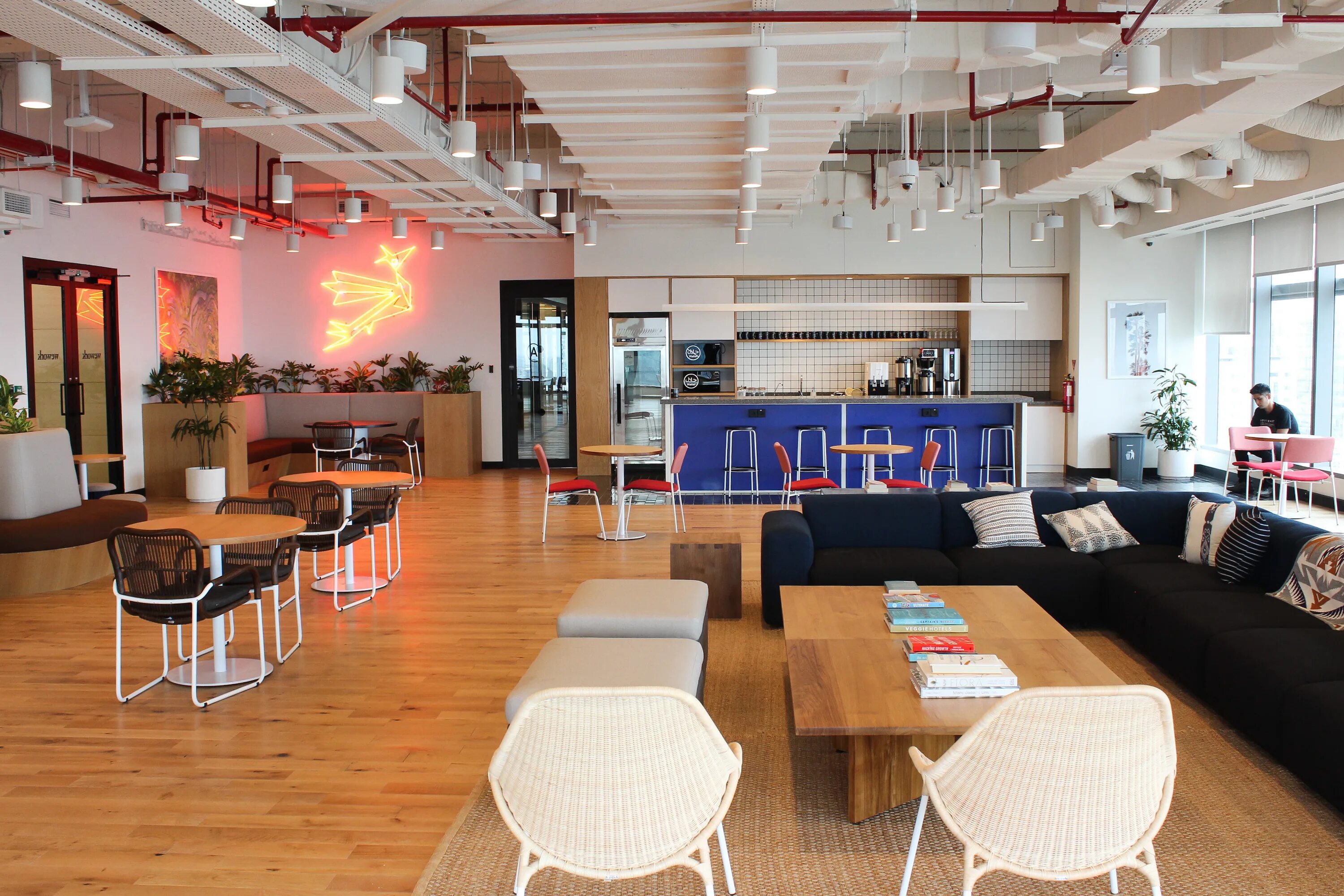 Wework стартап. Дочерние компании фото. Wework трансформация. We work логотип. Стартап we work что это.