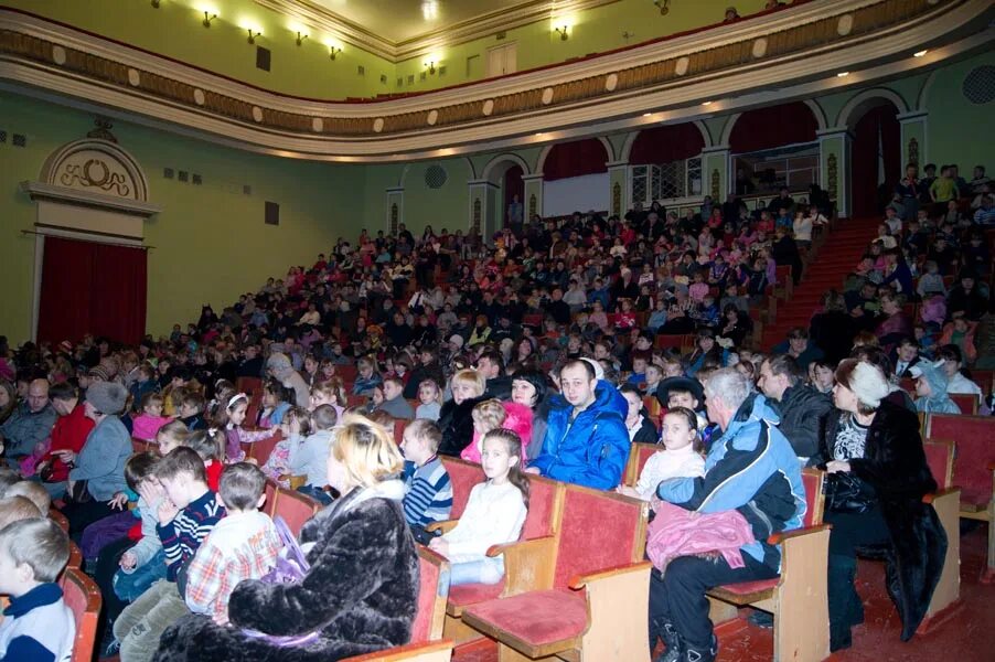 Сайт городского дворца культуры. Дворец культуры ГДК Уфа. Городской дворец культуры Обнинск. ГДК Уфа зал. Зрительный зал Уфа городской дворец культуры.