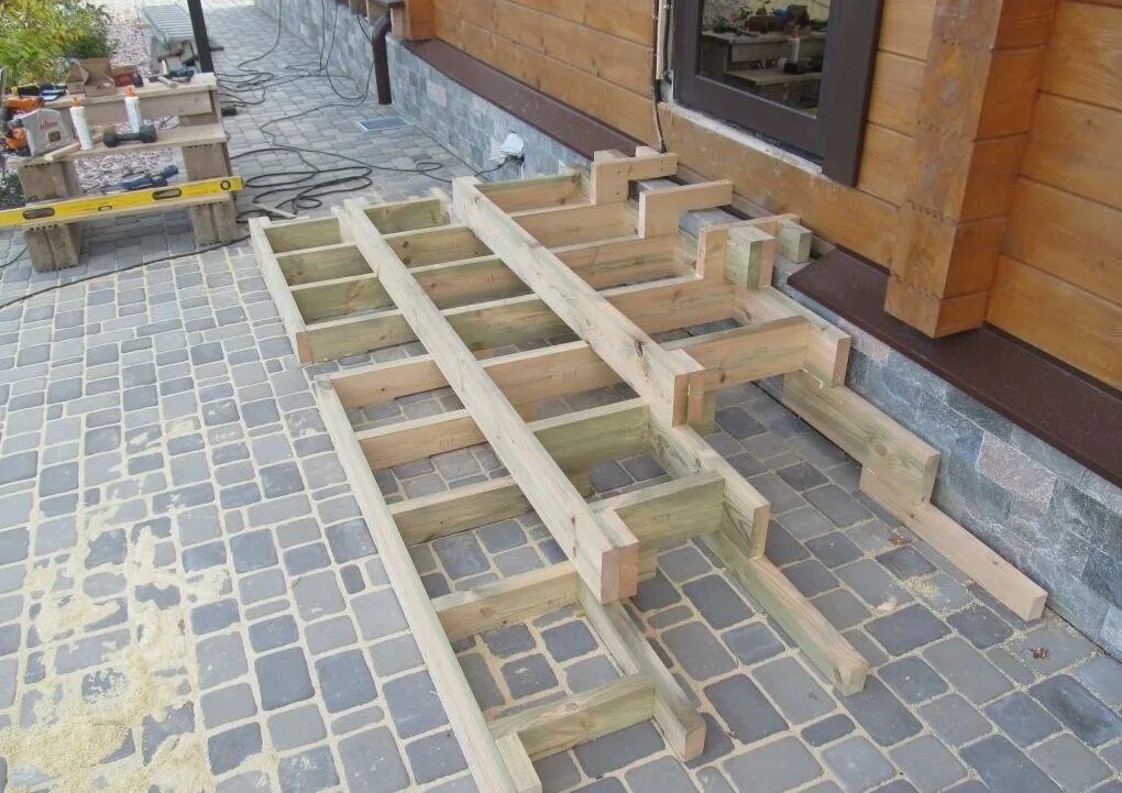 Лестница на террасу. Крыльцо из бруса. Крыльцо из дерева. Крыльцо из дерева. Ступени для крыльца из дерева своими руками.