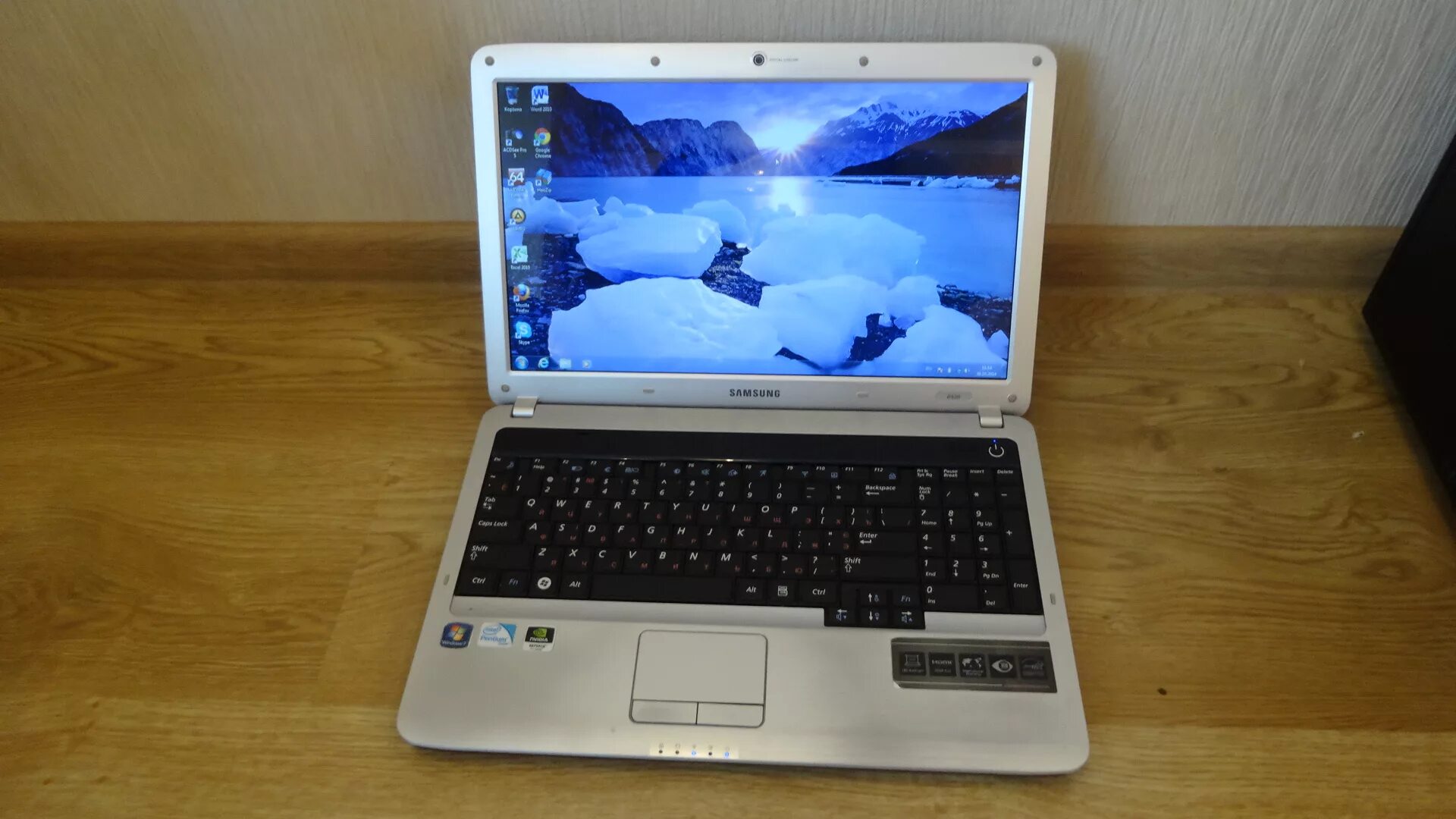 Samsung r730 характеристики. ноутбук samsung r730 процессор. самсунг r530. Samsung np-r428. ноутбук samsung 2010 года красный.