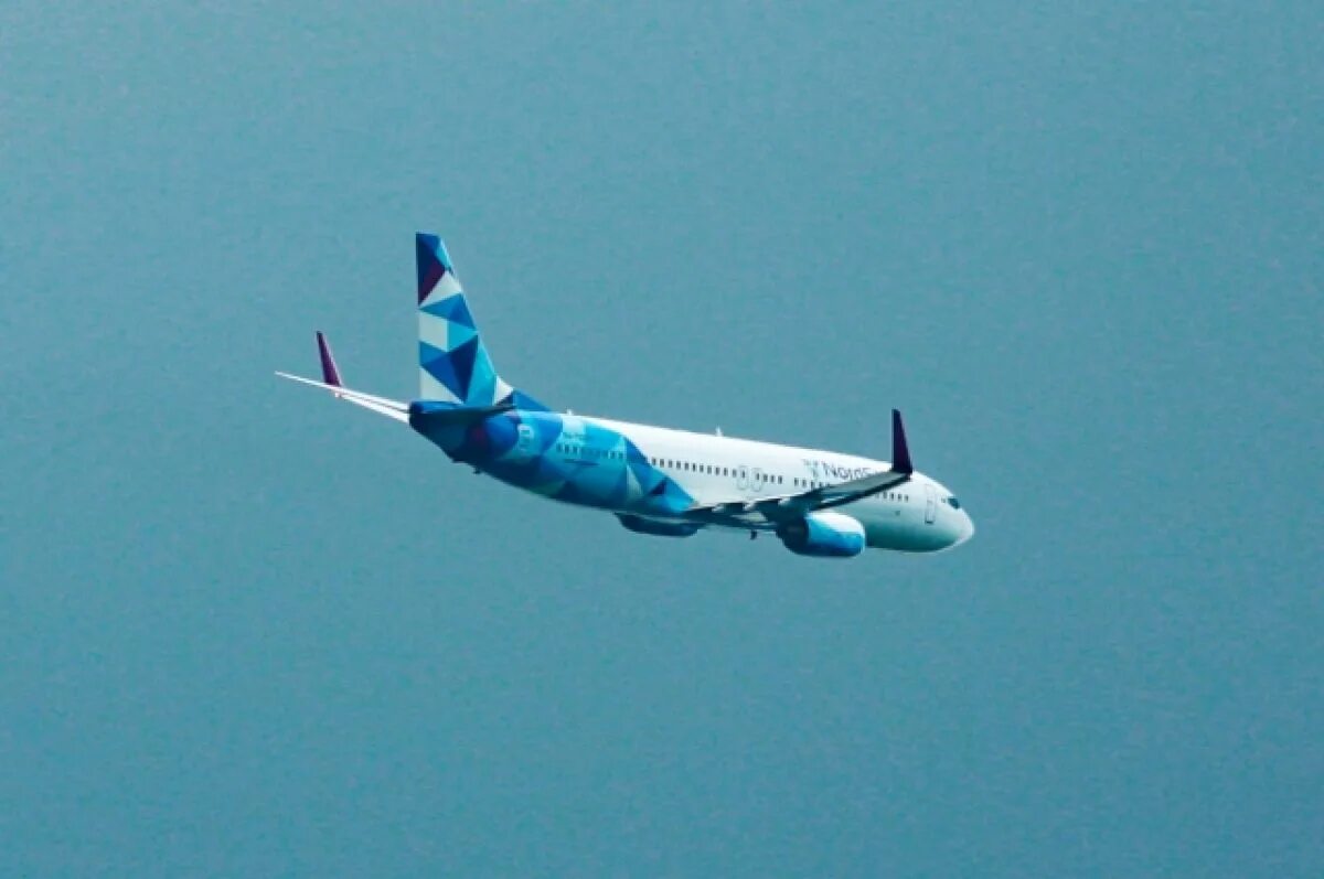 Самолет казань шанхай. Самолет казань. взлетная полоса самолет газпрома. самолет кыргызстан. ту 214 самолет.